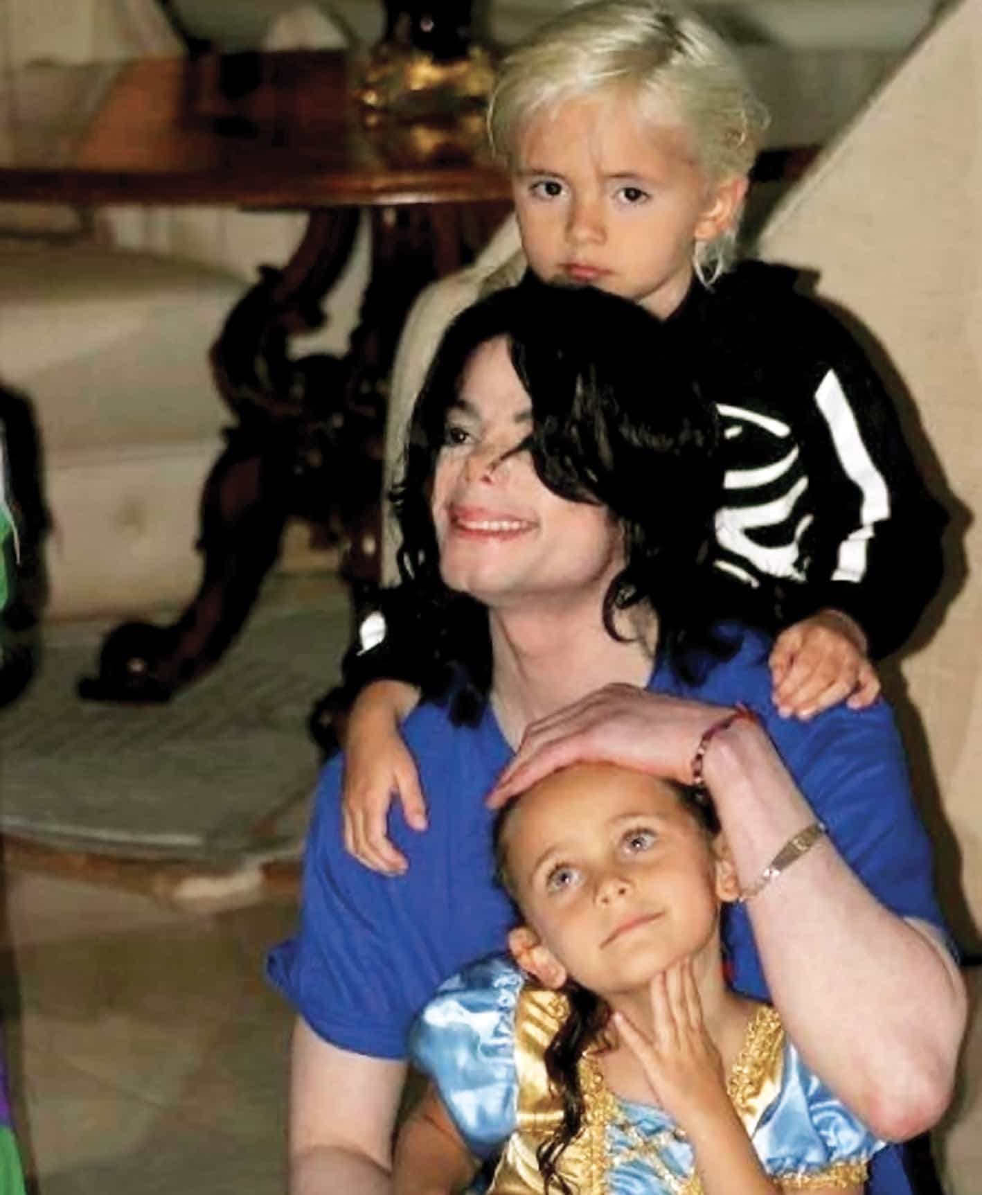 Paris, ici avec son frère Prince Michael et leur père, Michael, a vécu un deuil difficile.