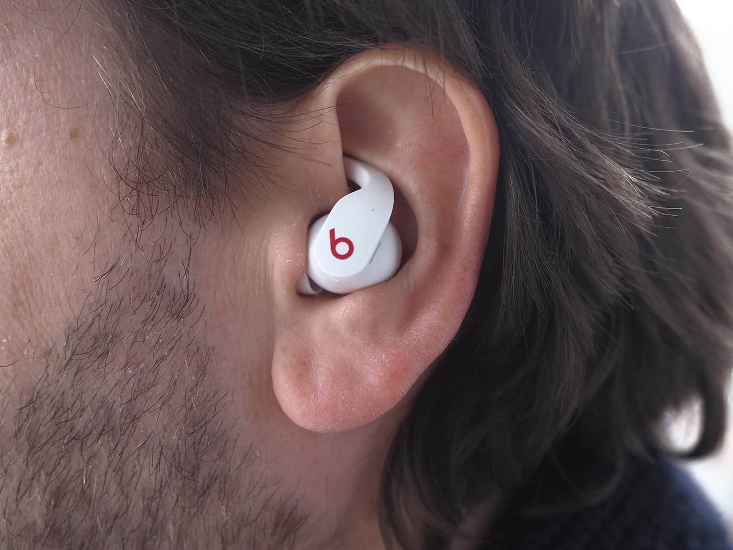 Les Beats Fit Pro tiennent fermement en place dans l’oreille.