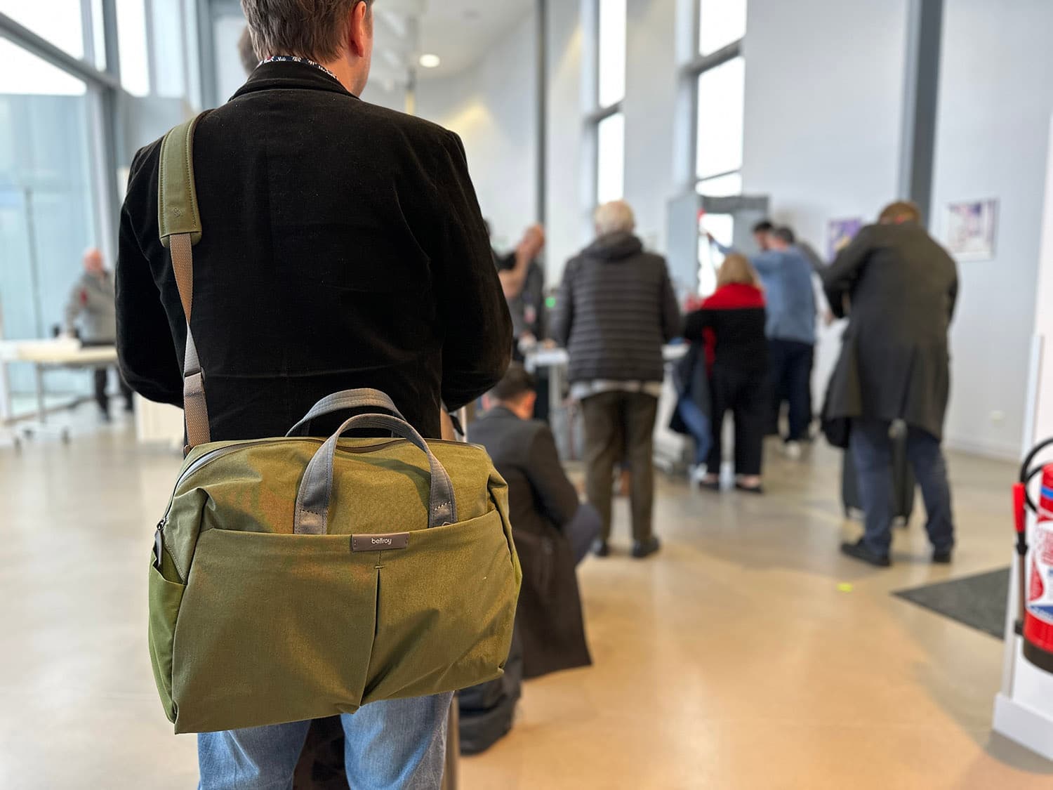 Le sac de Bellroy est un peu plus haut que la moyenne des sacs à bandoulière.