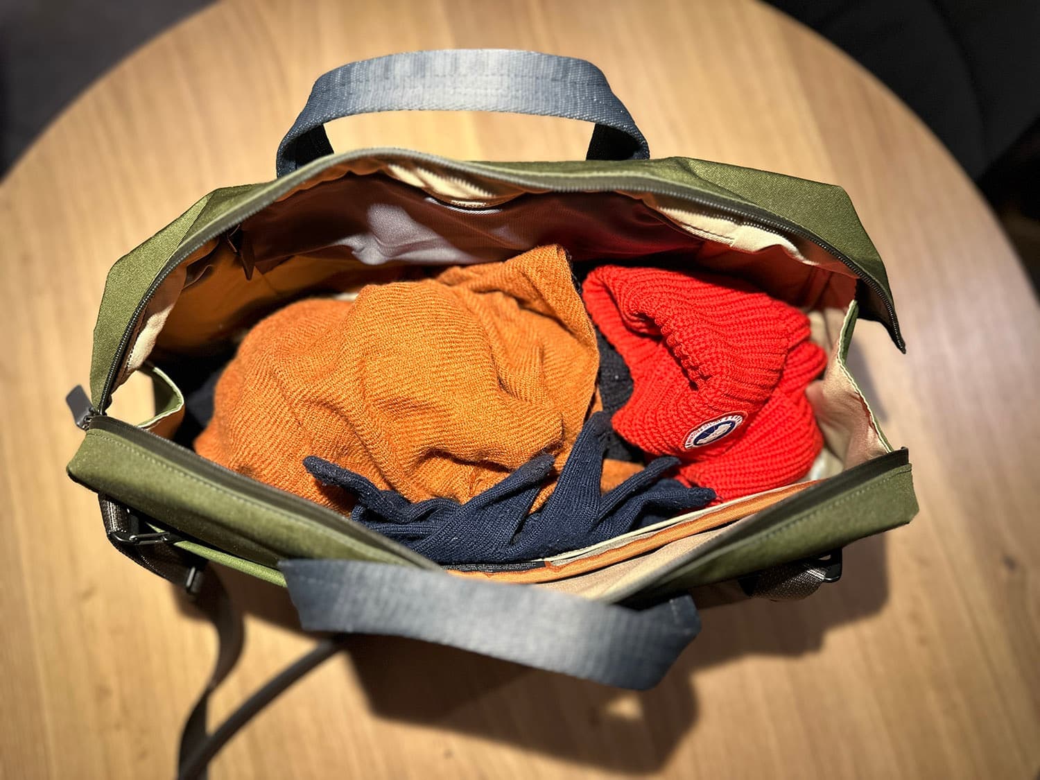 Le Tokyo Work Bag maximise son espace central.