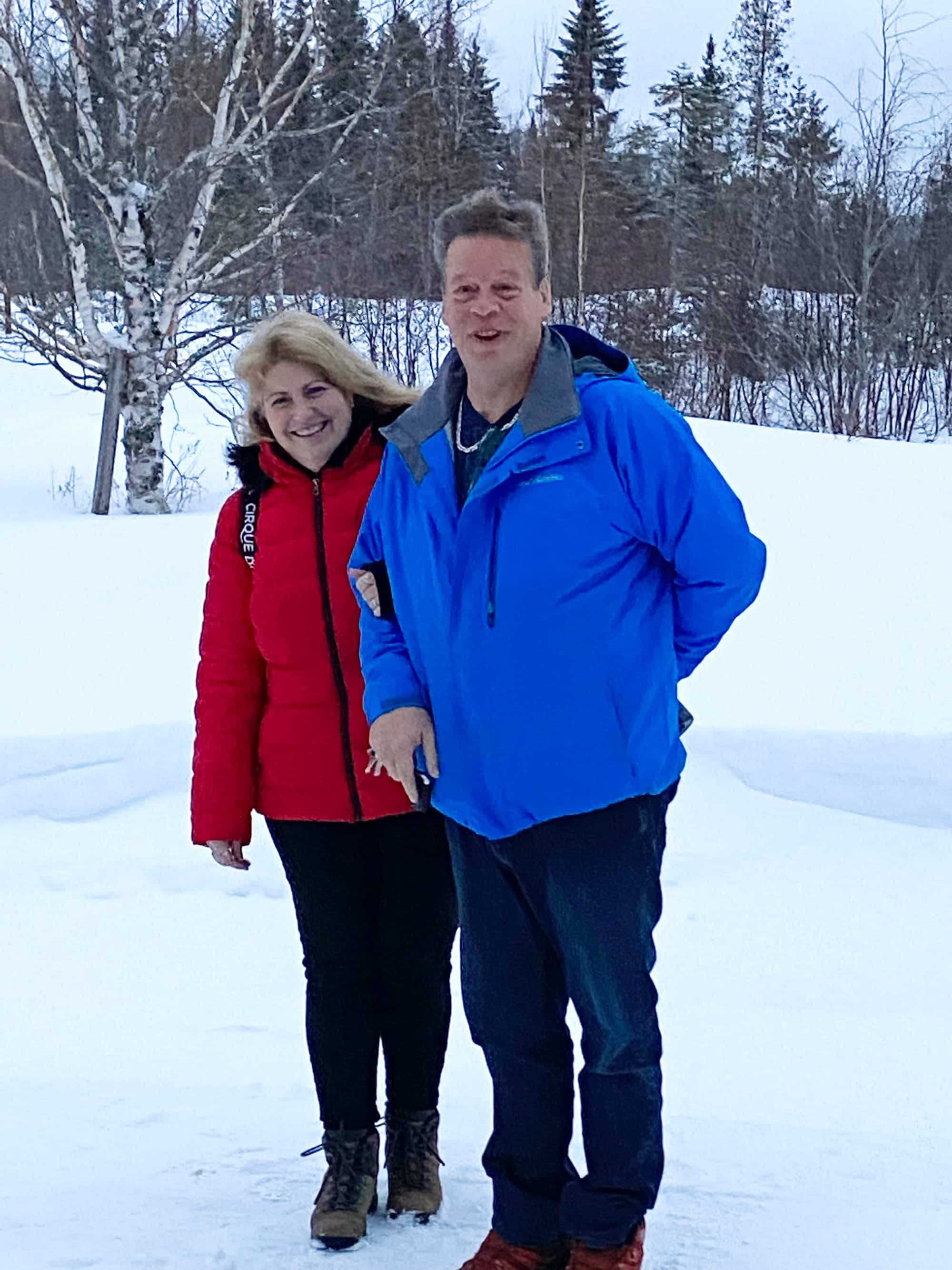 Benoît Dicaire exploite RE7. Une centaine d’investisseurs l’accusent d’avoir orchestré un stratagème de type Ponzi de 20M$. Josée Lewis, sa conjointe, est propriétaire de la maison perquisitionnée mardi par l’AMF.