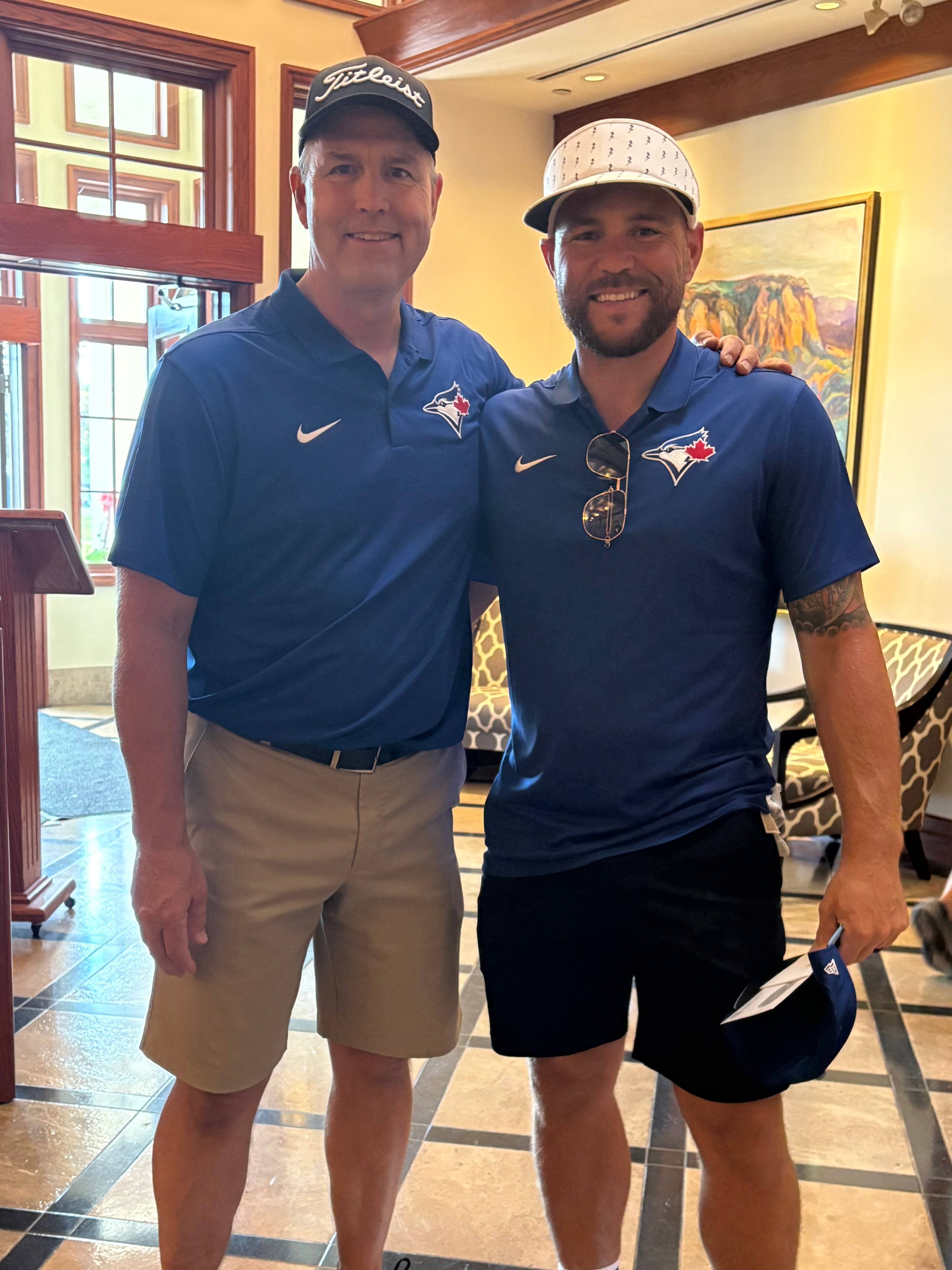 Les anciens joueurs québécois Denis Boucher et Russell Martin étaient dans la région de Toronto, le lundi 21 juillet 2025, afin de participer à la 30e édition de la Classique de golf de la Fondation Jays Care.