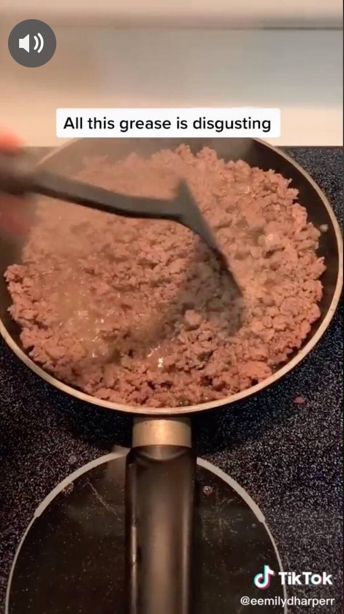 TikTok @eemilydharperr