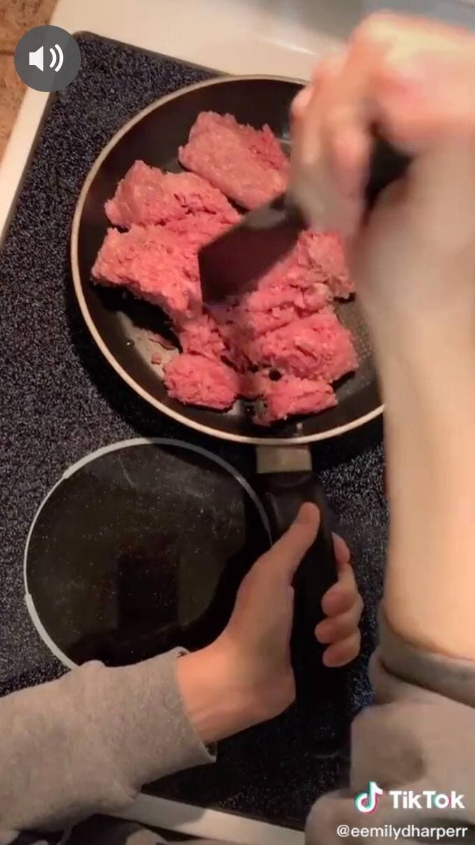 TikTok @eemilydharperr