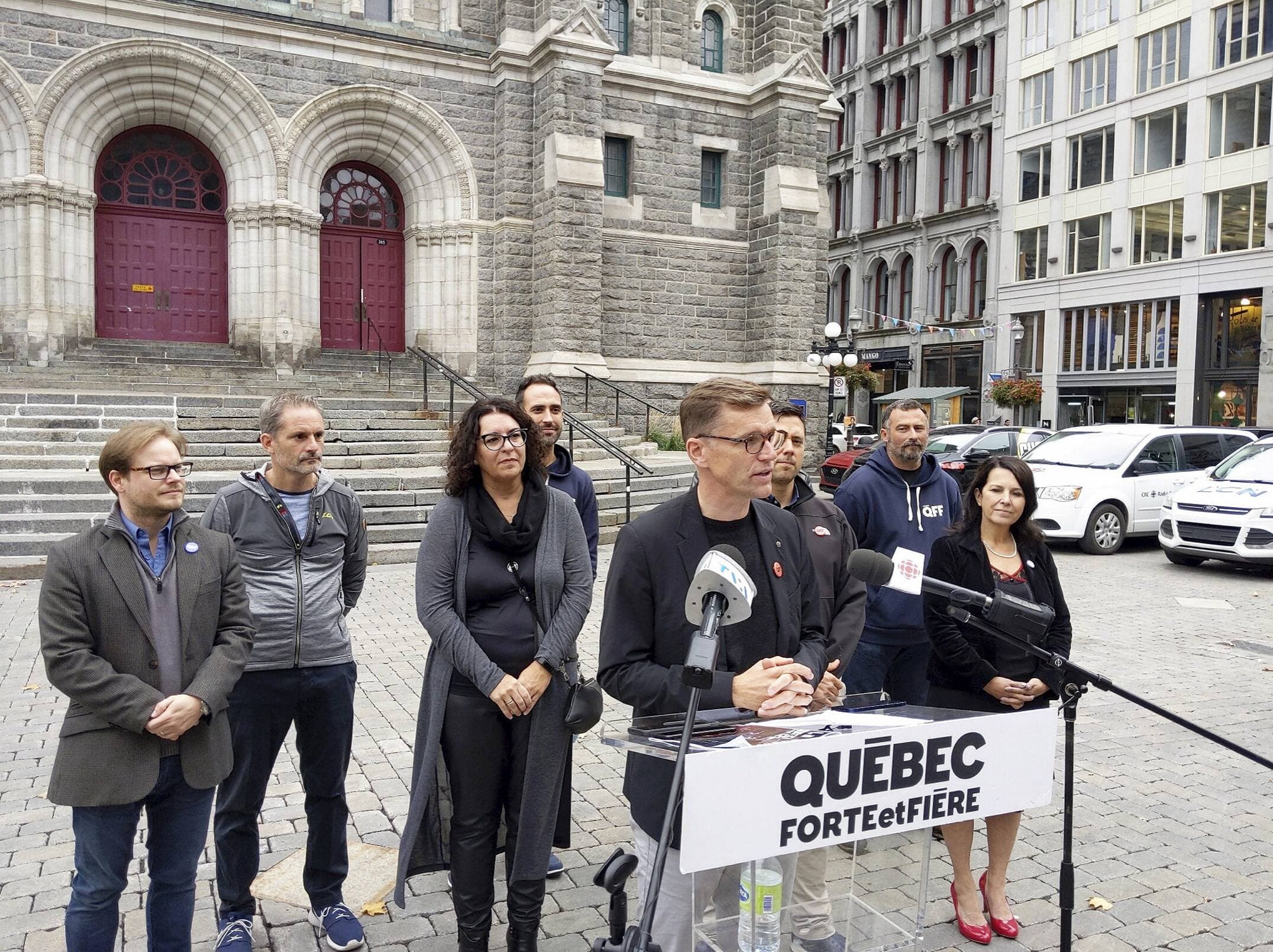Bruno Marchand a dévoilé jeudi son plan pour répondre aux enjeux d'itinérance et de cohésion sociale au centre-ville de Québec.
