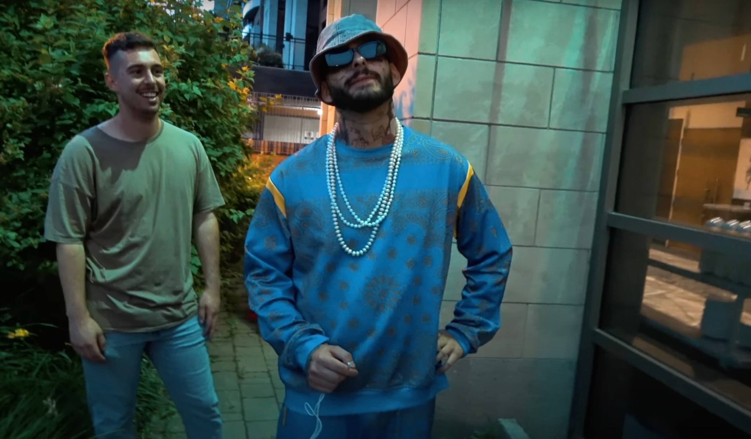 Ils infiltrent les coulisses d’un spectacle du FEQ.