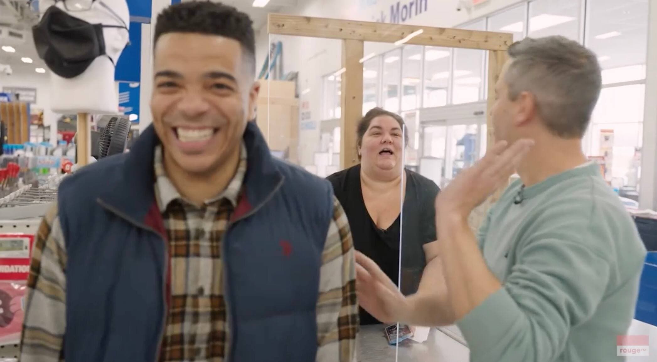 Capture d'écran via Rouge FM.