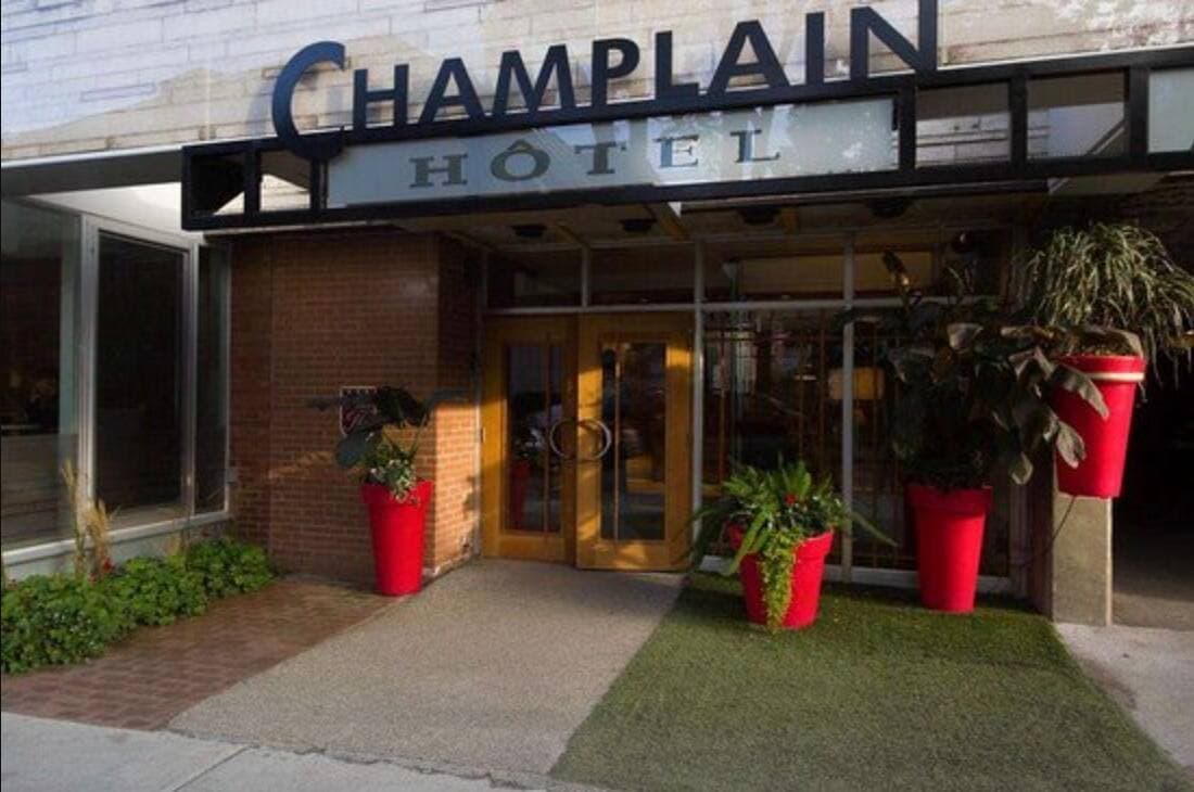 Les gestionnaires de Leclerc Communications, aussi propriétaire des stations de radio WKND 91,9 et BLVD 102,1 ont racheté deux hôtels du Vieux-Québec. Le Champlain et l’AtypiQ sont désormais sous la bannière de Leclerc Groupe Hôtelier. Le 15 mars 2023.