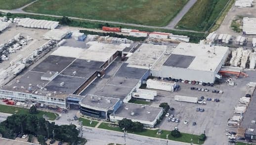 L'usine montréalaise de la Montée de Liesse, que la société Recochem entend fermer d'ici la fin avril. Elle occupait ce lieu, voisin des pistes de l'aéroport Montréal-Trudeau, depuis 1958.