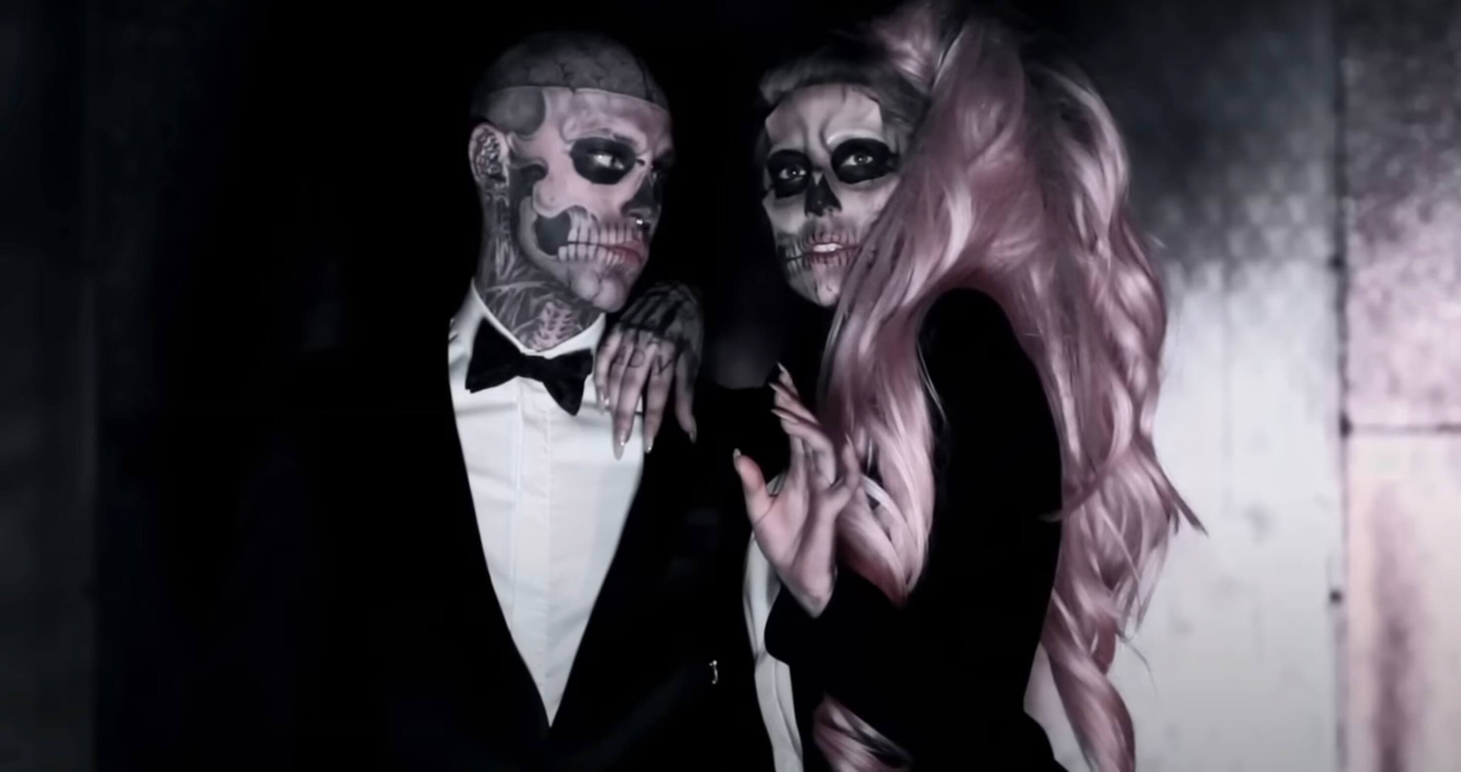 Lady Gaga et Rick Genest (alias Zombie Boy) dans le vidéoclip Born This Way