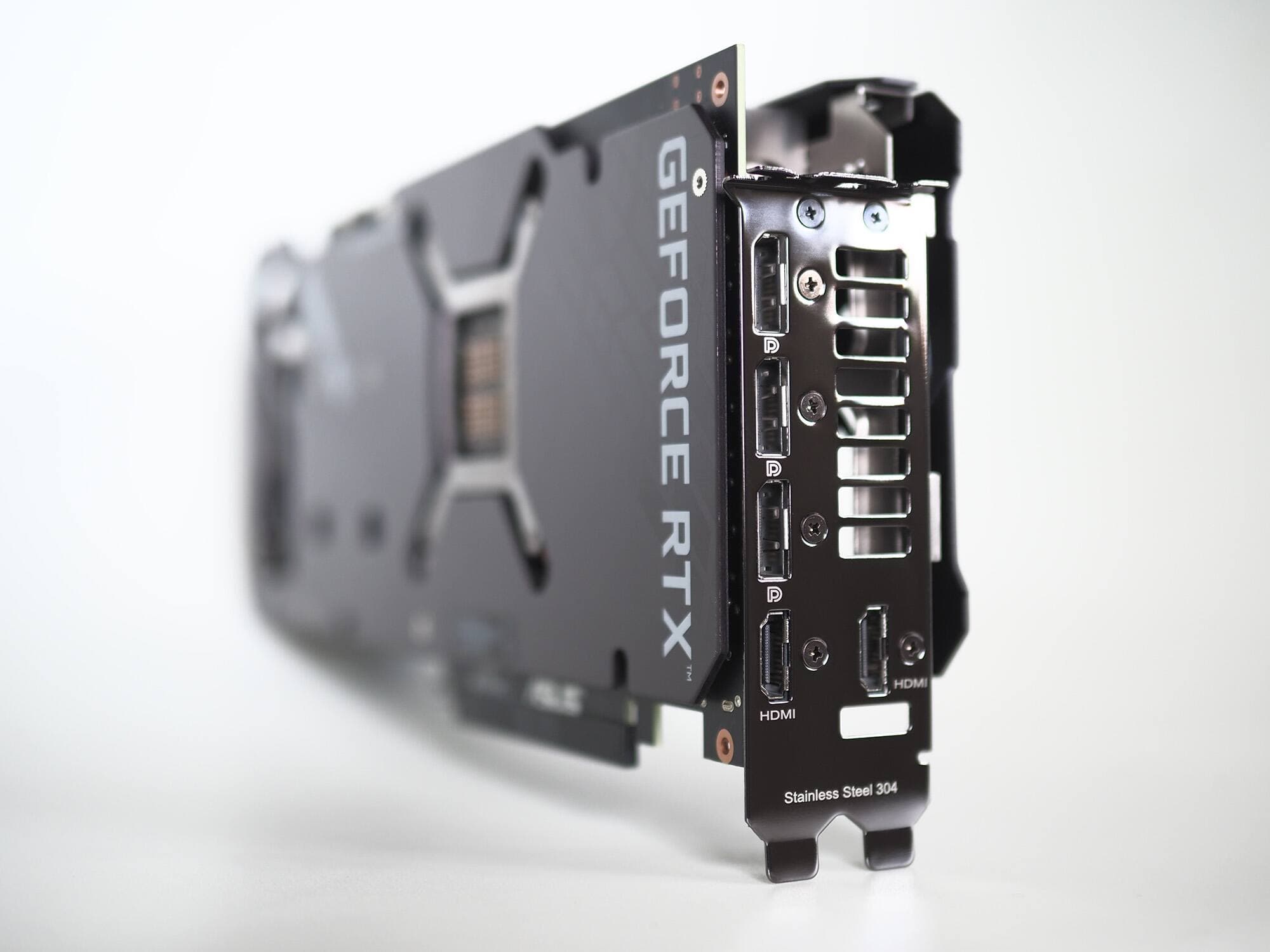 La carte graphique ASUS TUF Gaming RTX3080 OC est une version rehaussée de la NVIDIA RTX 3080 Founders Edition.