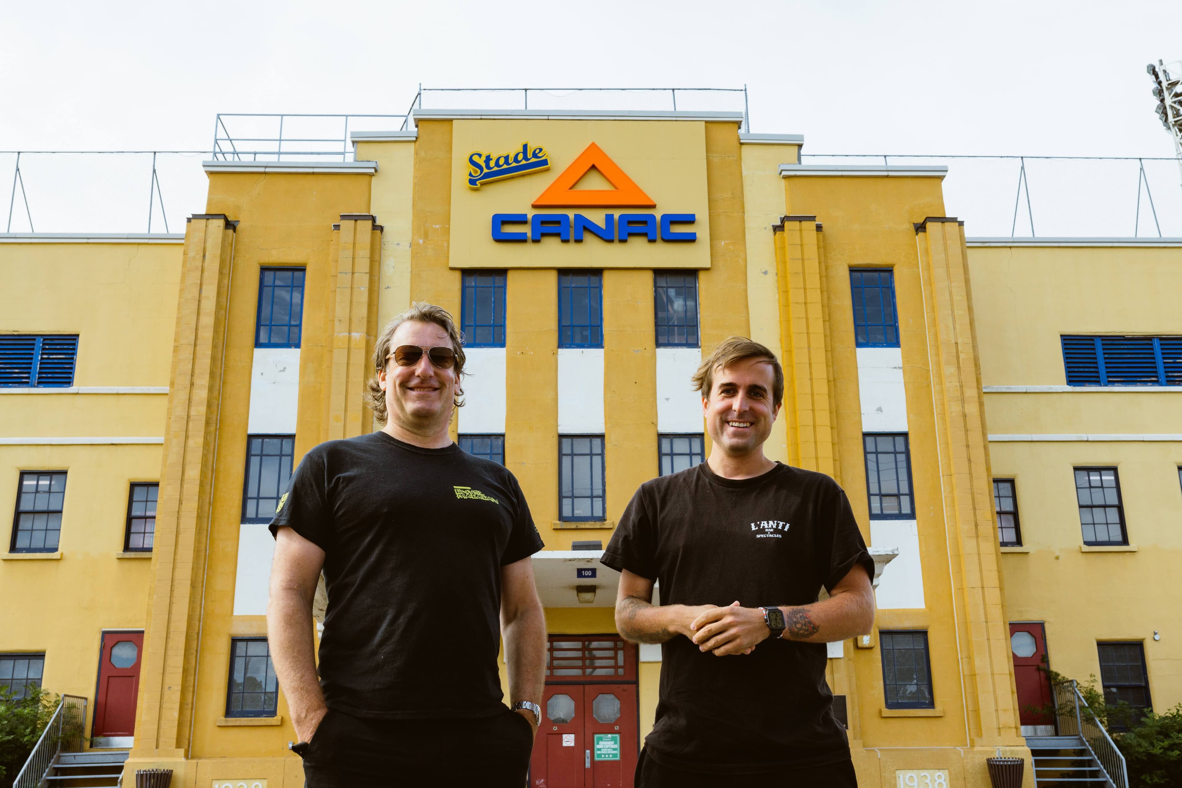 Le directeur général d’Envol et Macadam, Simon Gaudry, et le promoteur Karl-Emmanuel Picard (District 7) s’unissent pour présenter des concerts au Stade Canac.