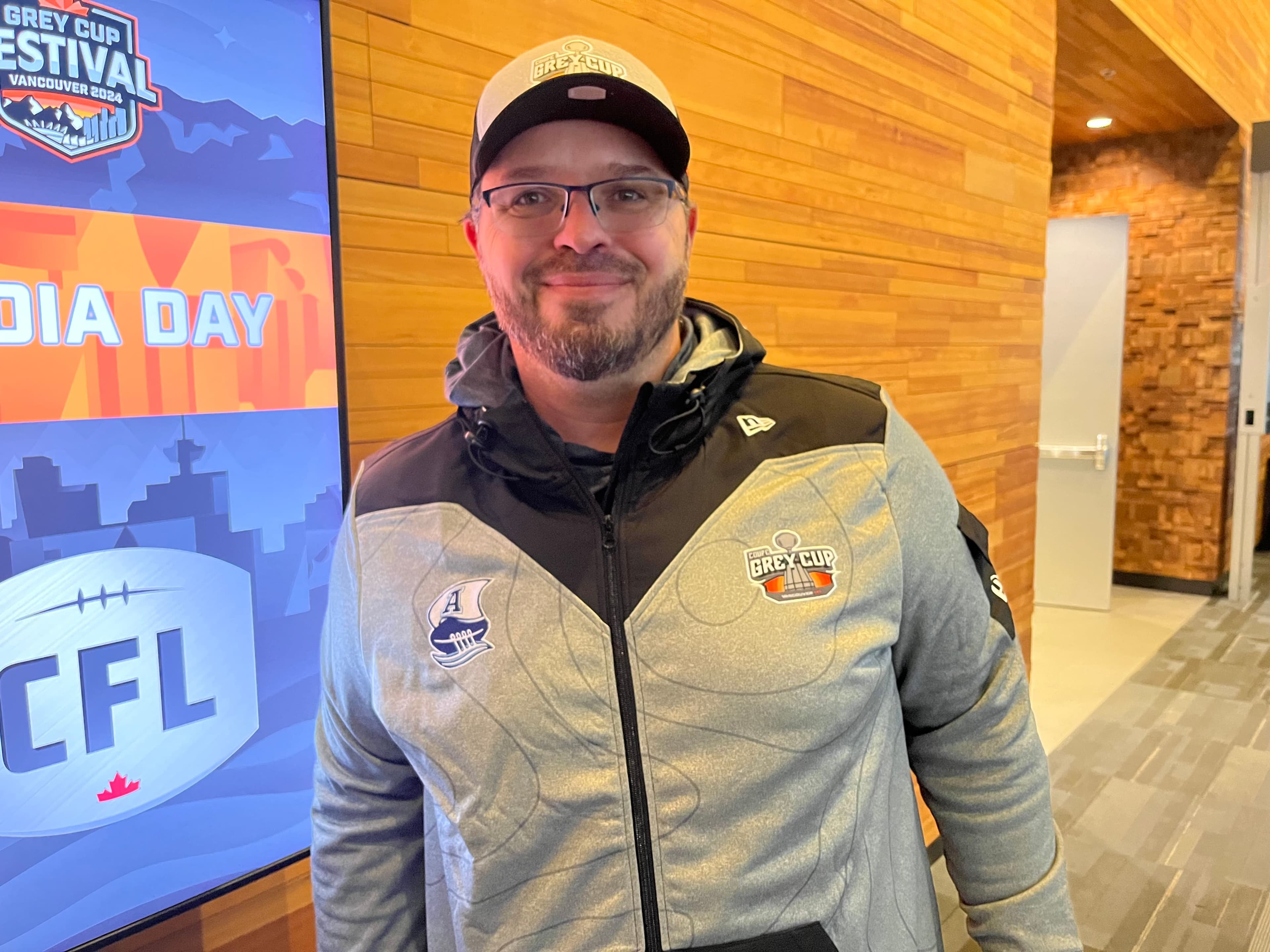 Le Québécois Dominic Picard, membre du personnel d’entraîneurs des Argonauts de Toronto, participait à la journée des médias, le mercredi 13 novembre 2024, à Vancouver, dans le cadre de la finale de la Coupe Grey.