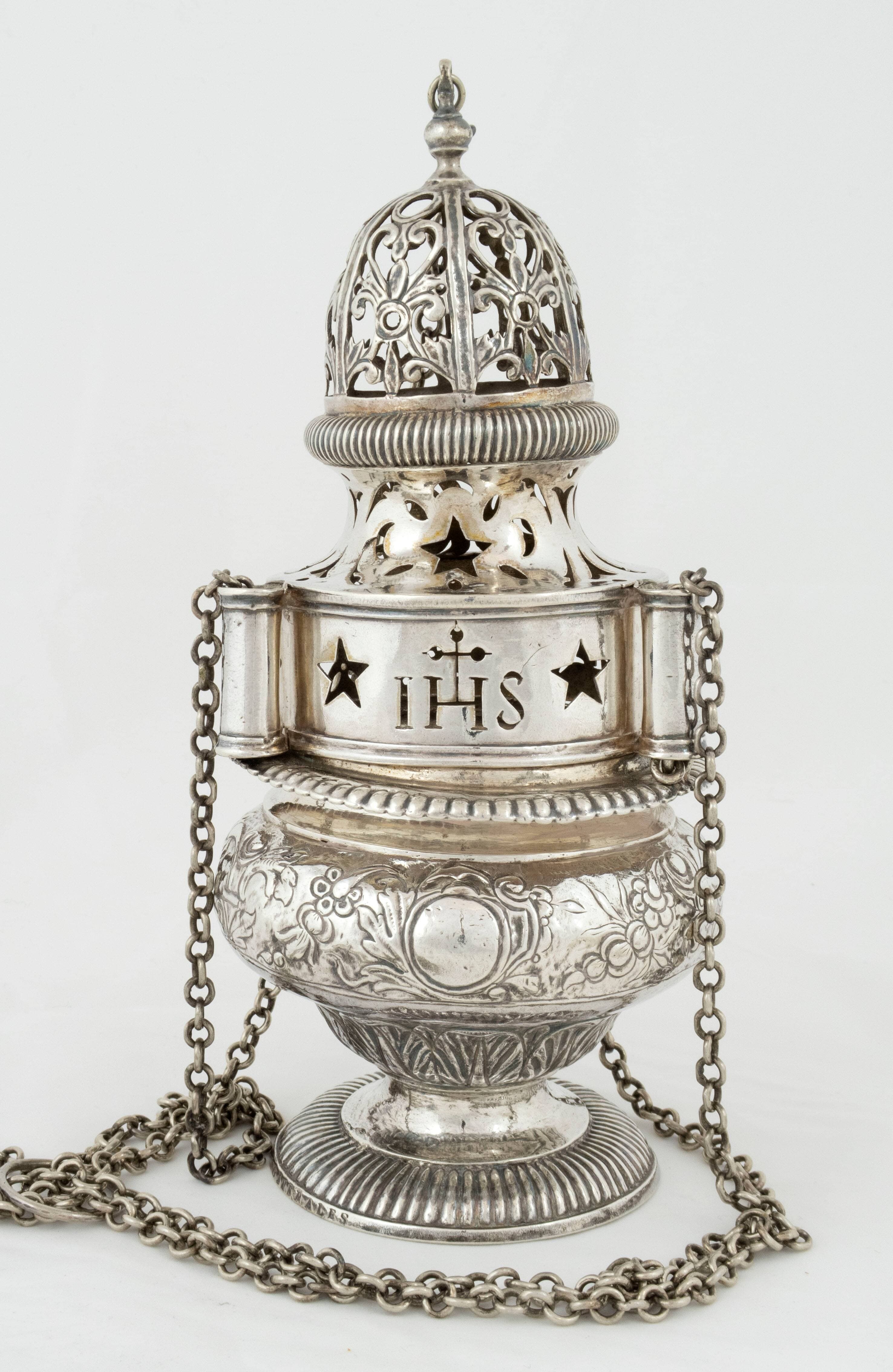 Encensoir en argent, 18e siècle, réalisé par l’orfèvre Ignace-François Delezenne.