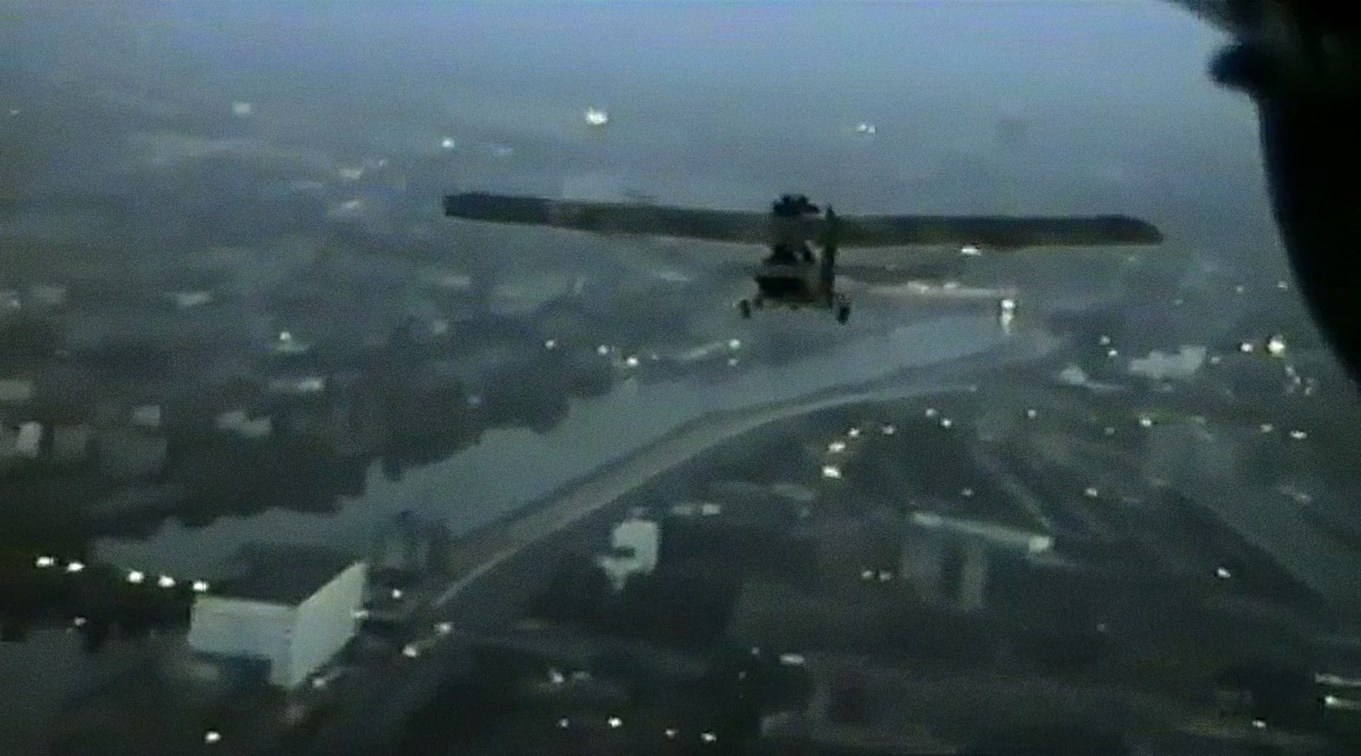 L’ULM de Ingo filmé par Holger au retour vers Berlin-Ouest.