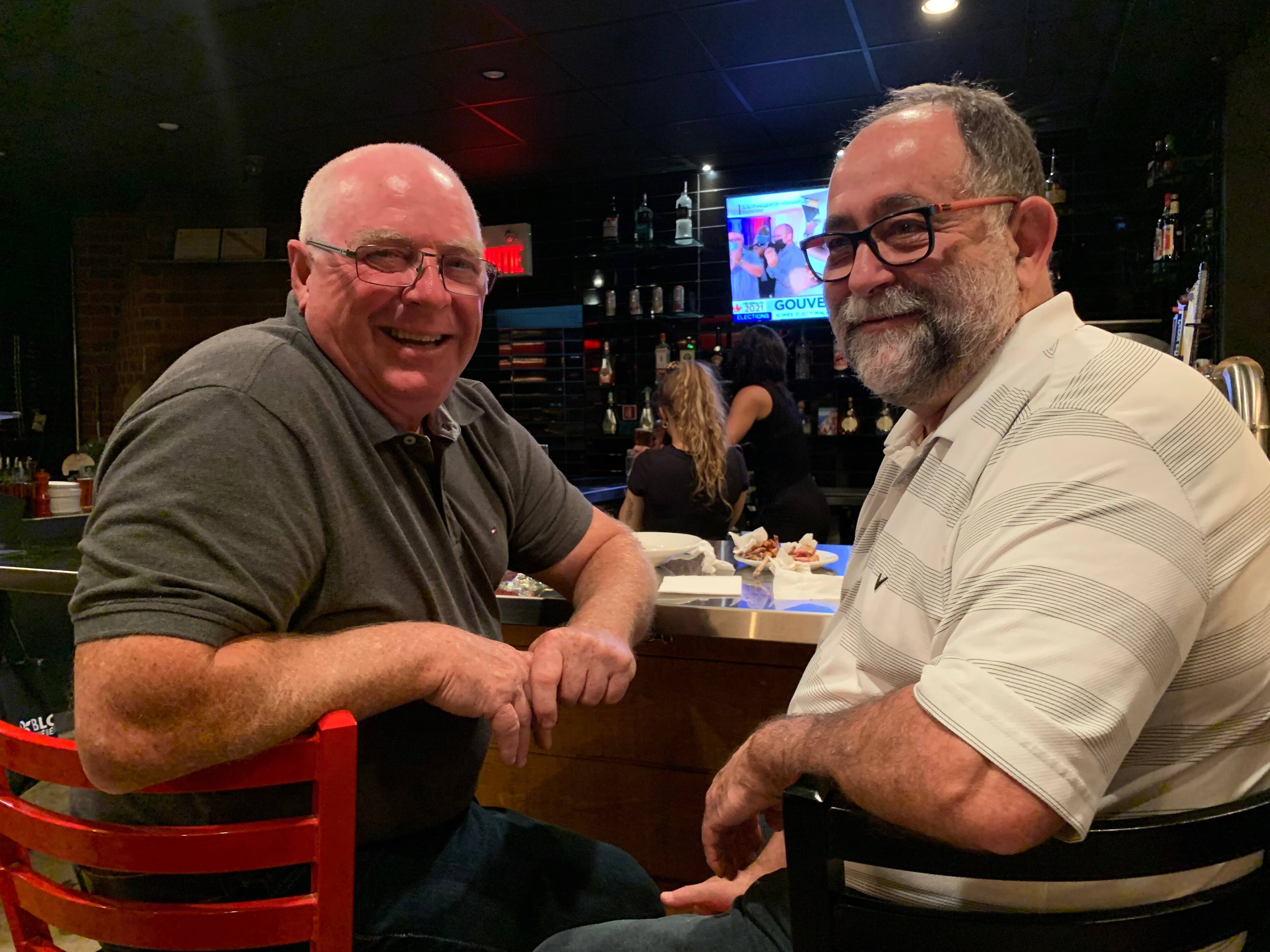 Alban Synnott (à gauche) et André Dugas (à droite), deux militants du Bloc Québécois dans la circonscription de La Prairie.