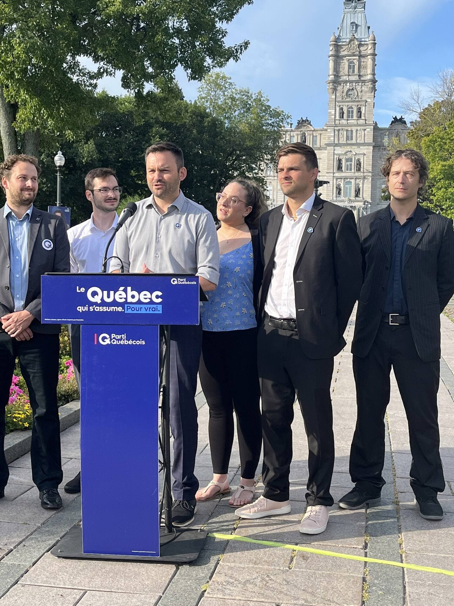 Paul St-Pierre Plamondon est à Quebec pour proposer une réforme des pouvoirs du premier ministre. Il a qualifié les propos de François Legault sur l'immigration «d'inappropriés».