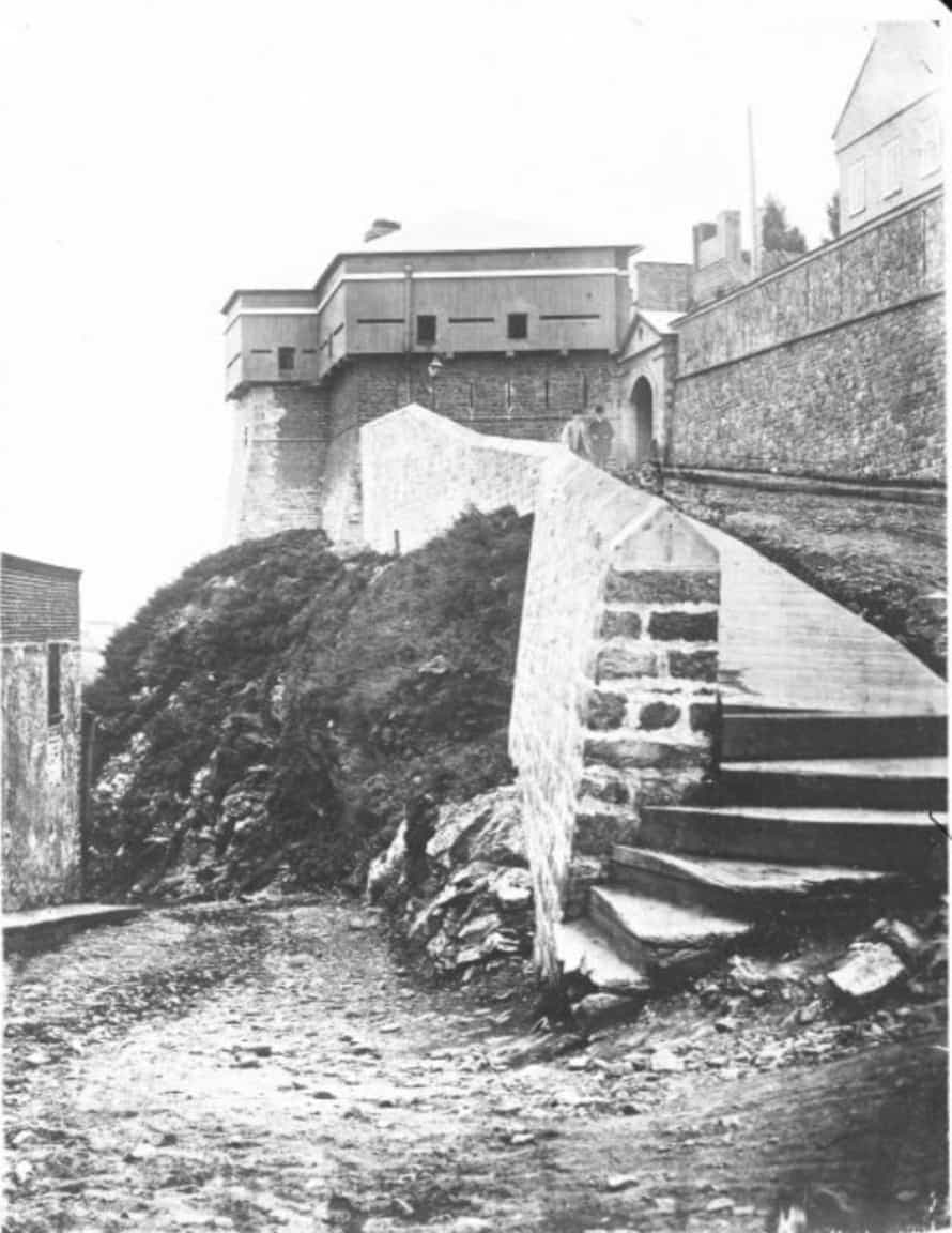 La côte de la Canoterie et la porte Hope, 1905.