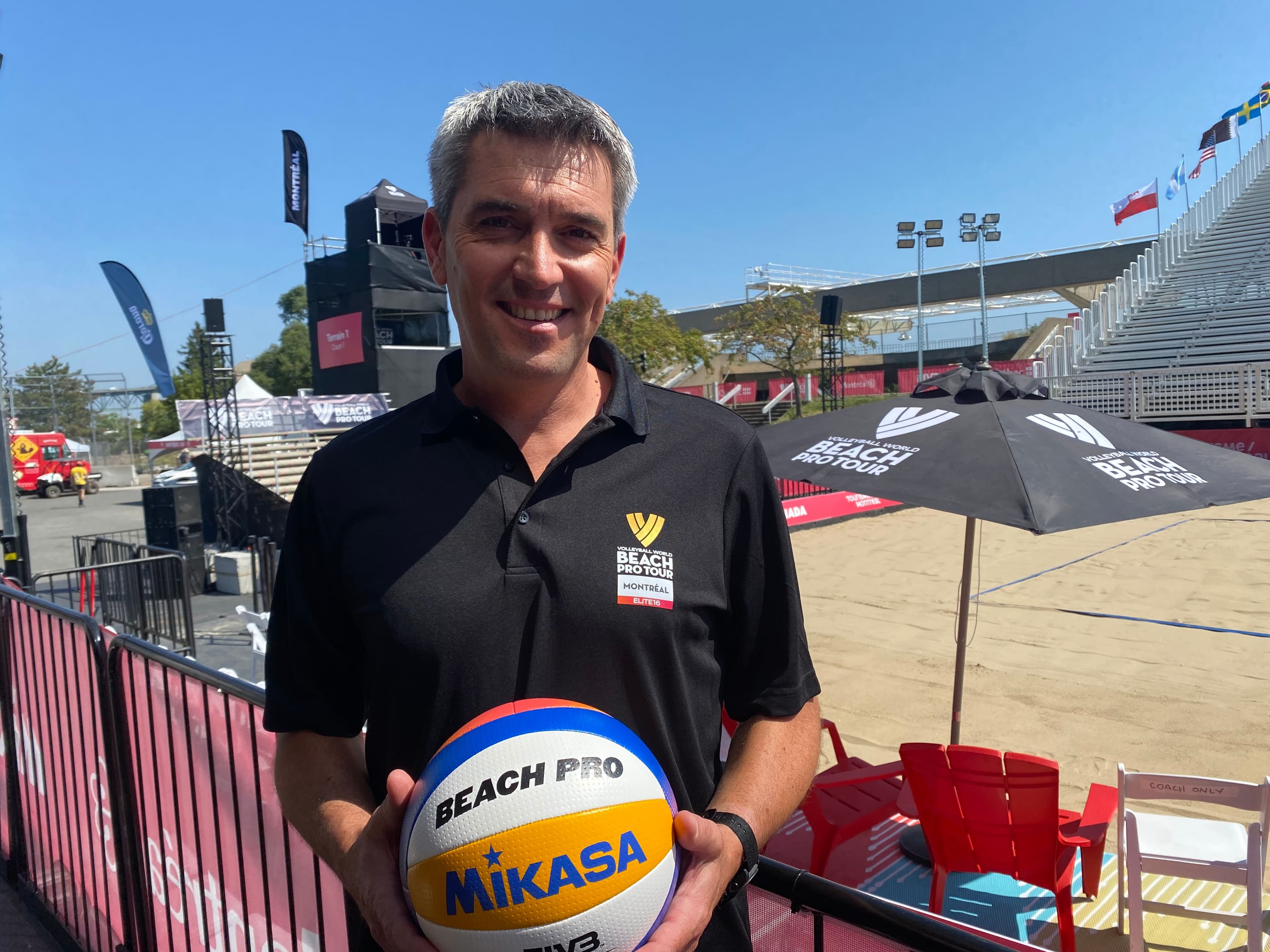 Joseph Limare, le directeur général de Beach Volley Événement, était fier d’annoncer une nouvelle entente pour le tournoi de Montréal.