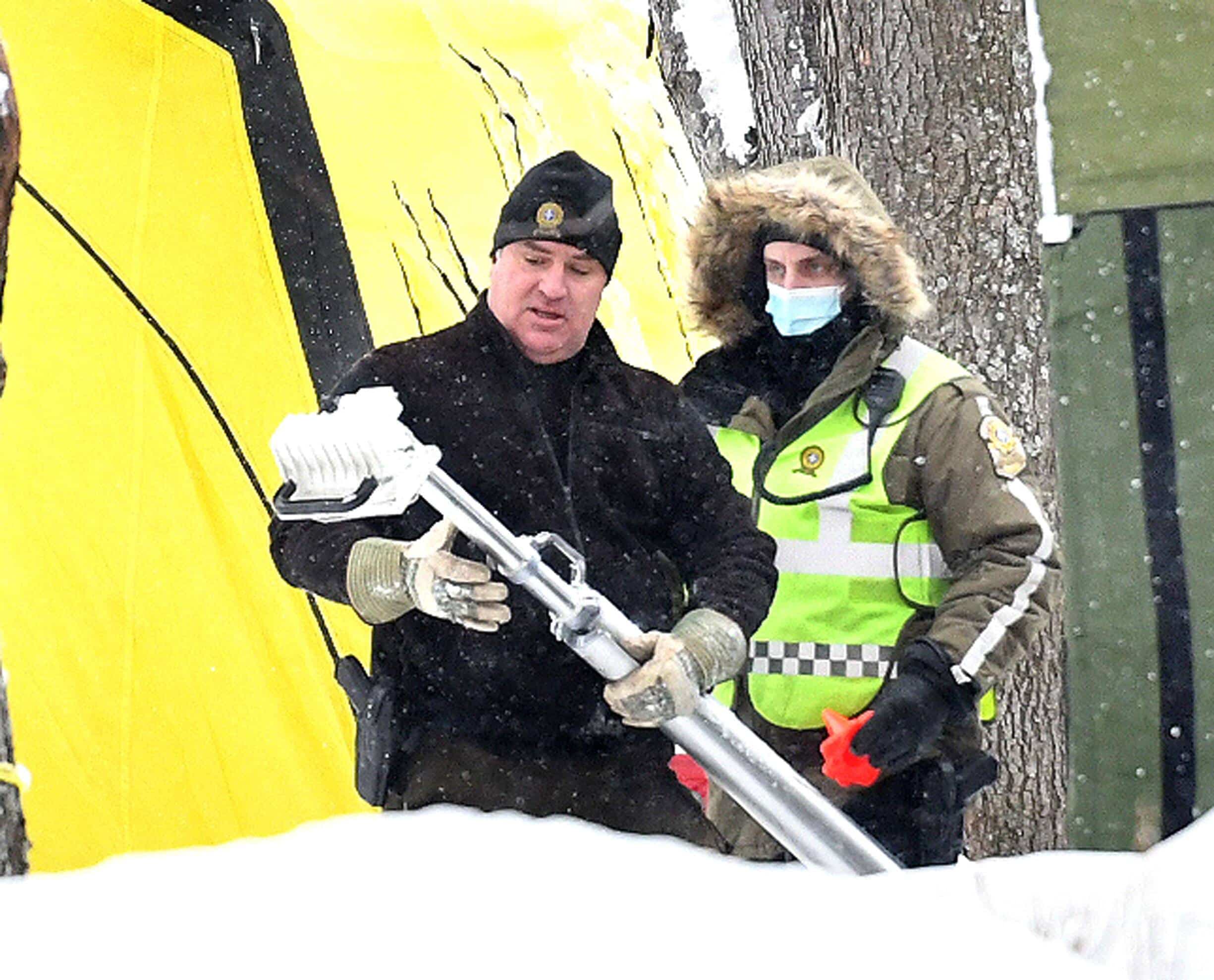 Les policiers de la Sûreté du Québec ont continué leur enquête sur les lieux du drame, mercredi.