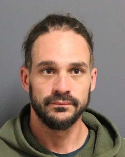 Justin Poirier, 33 ans, était recherché pour divers crimes liés aux armes à feu.