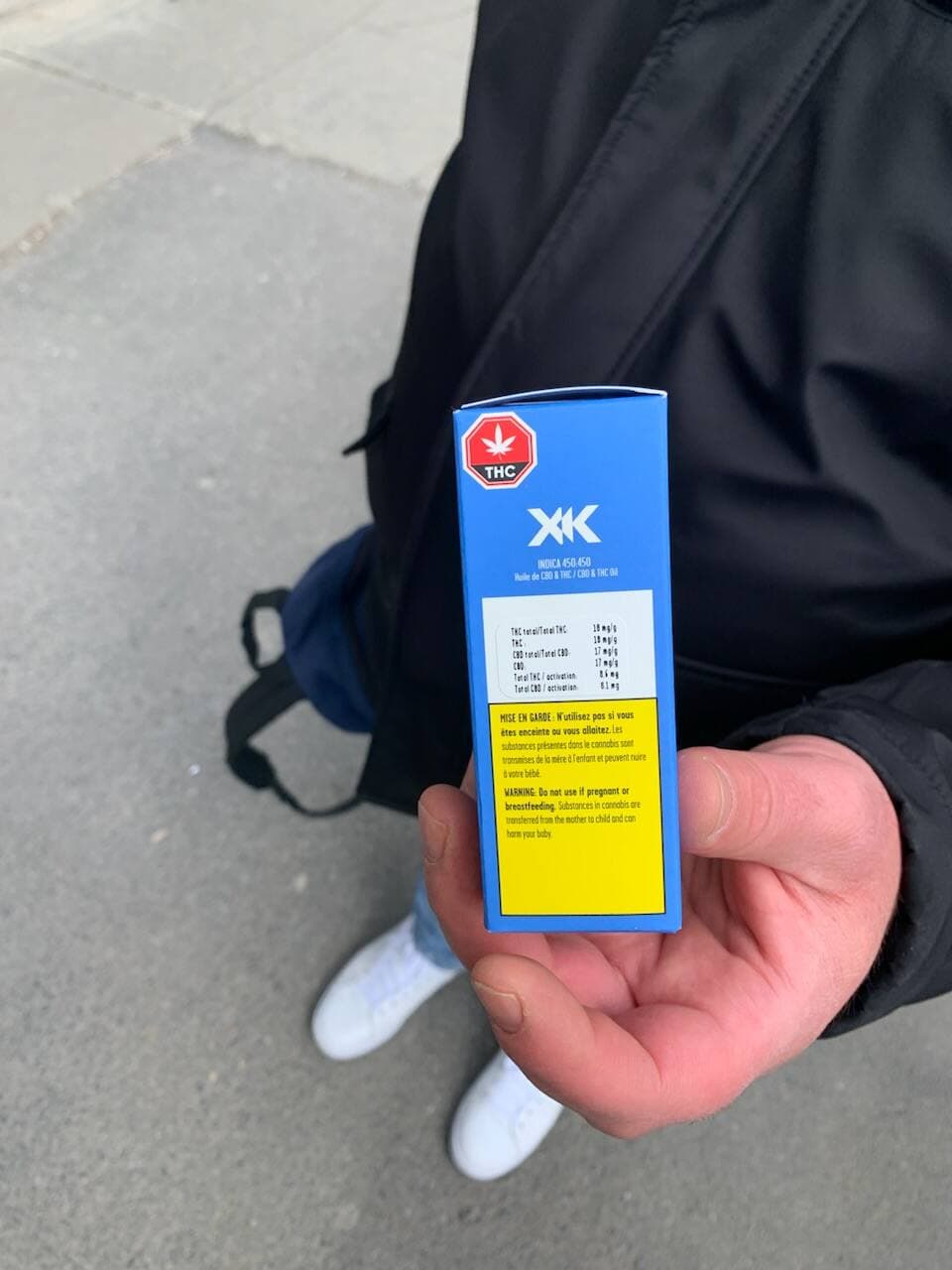 L'huile de CBD que Martin utilise pour apaiser sa douleur au cou.