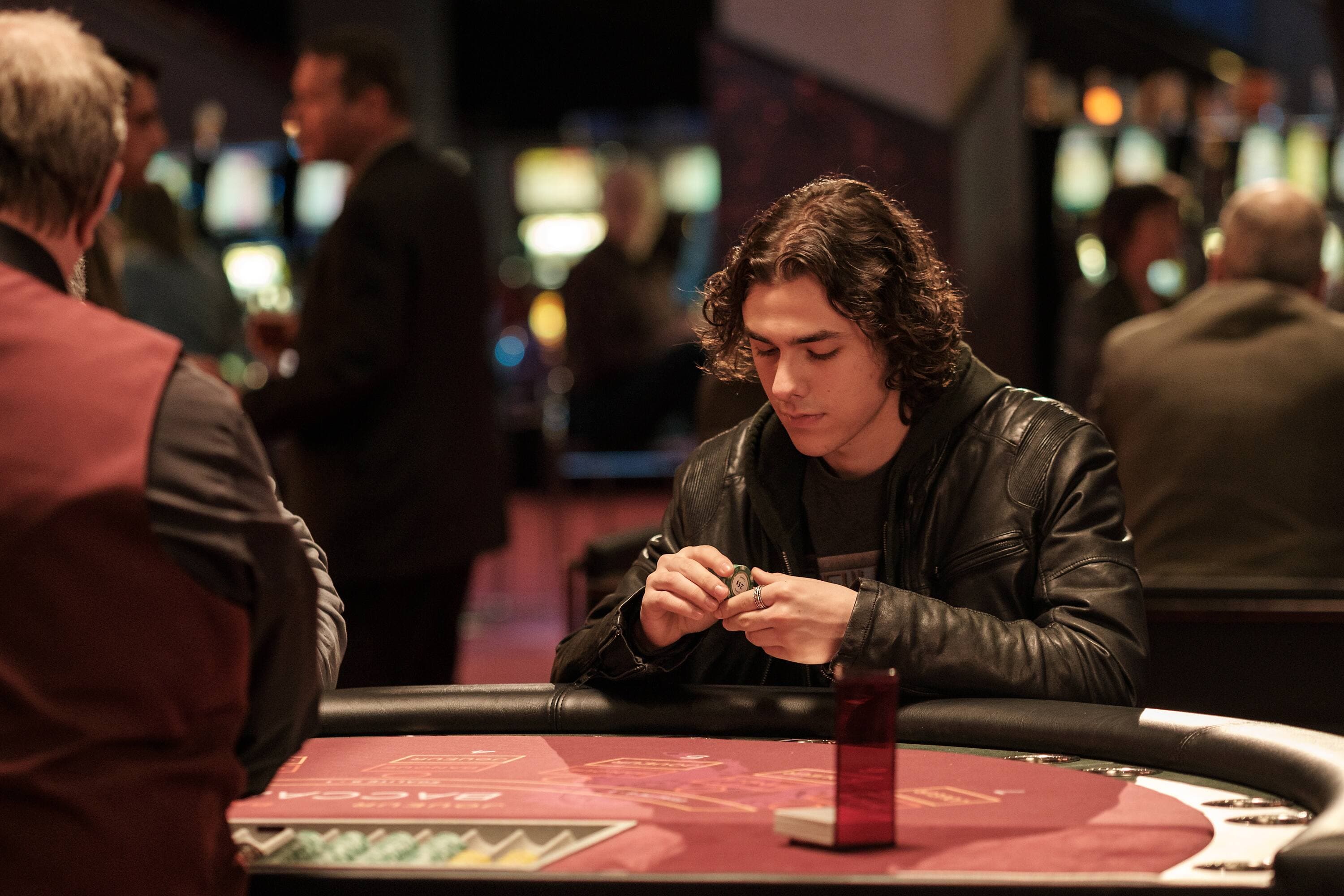 L’acteur Henri Picard dans une scène du film Le plongeur.