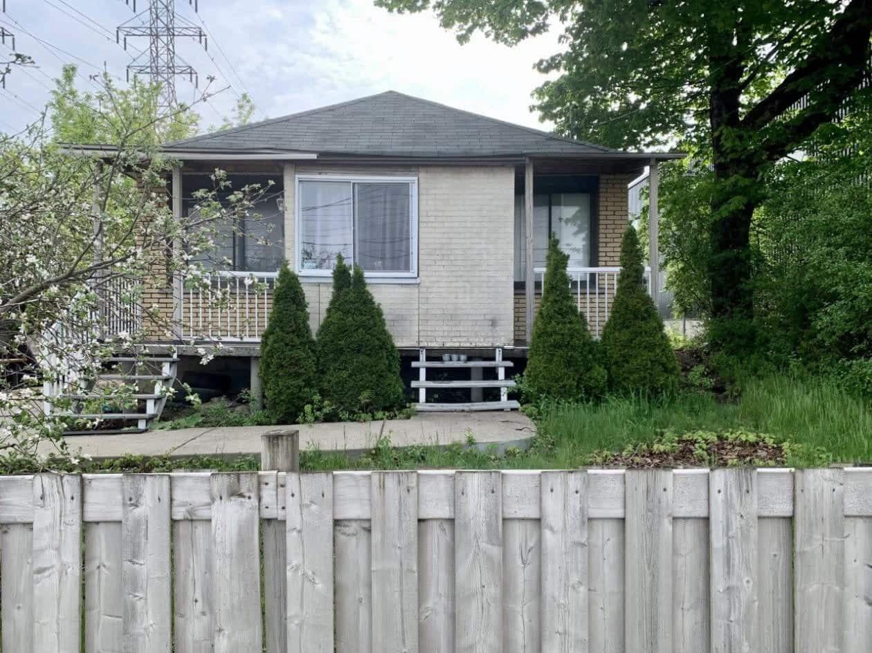 La propriété se situe dans l’arrondissement de Rivière-des-Prairies.