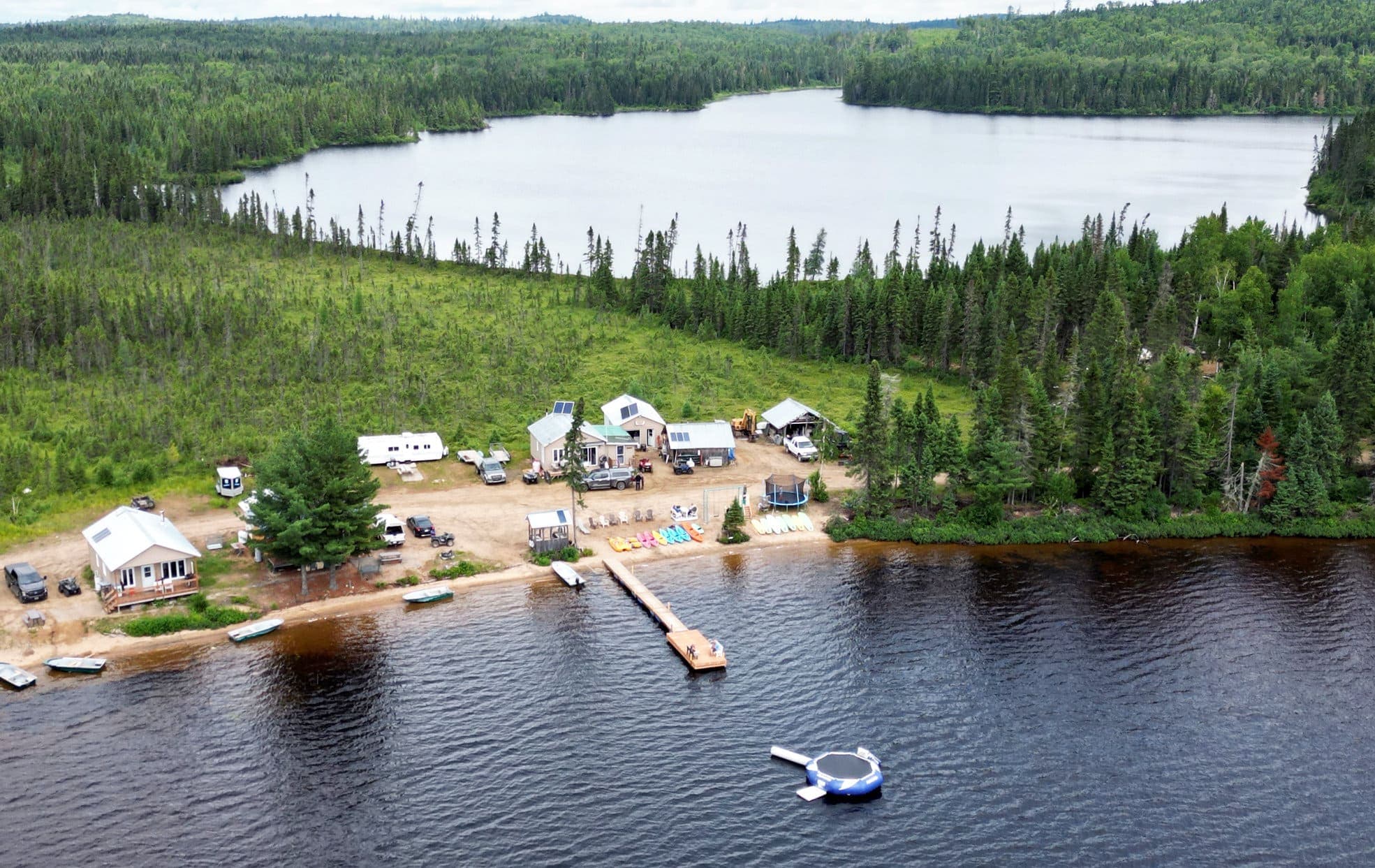 La majorité des activités se déroulent
sur les bords du lac Boucher, devant
l’accueil de la pourvoirie.