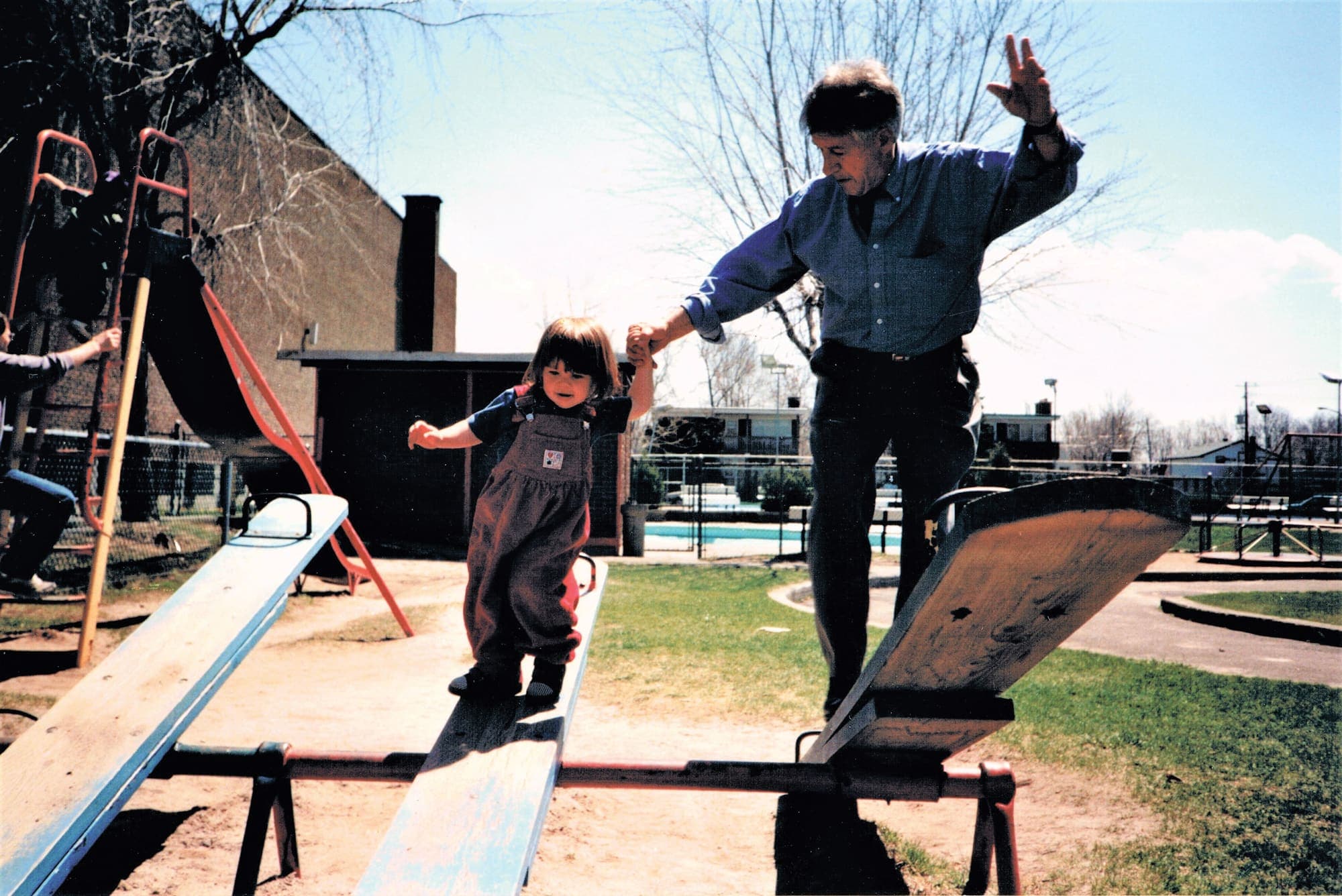 Quand nous étions petits, nos parents ne rataient jamais une occasion de jouer dehors avec nous.