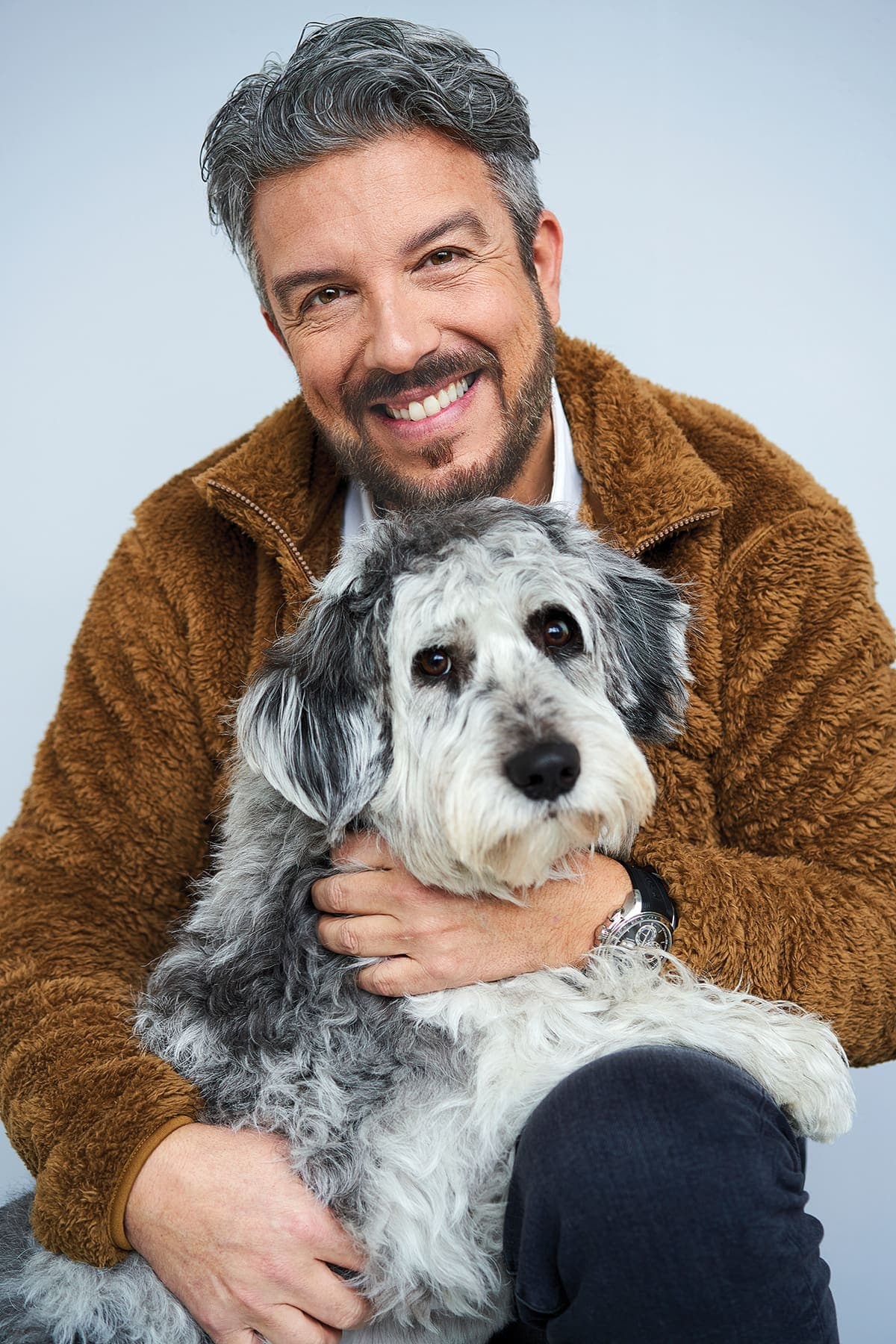 Il a adopté Angelo pour ses filles. «Il est intelligent et un brin tannant!»