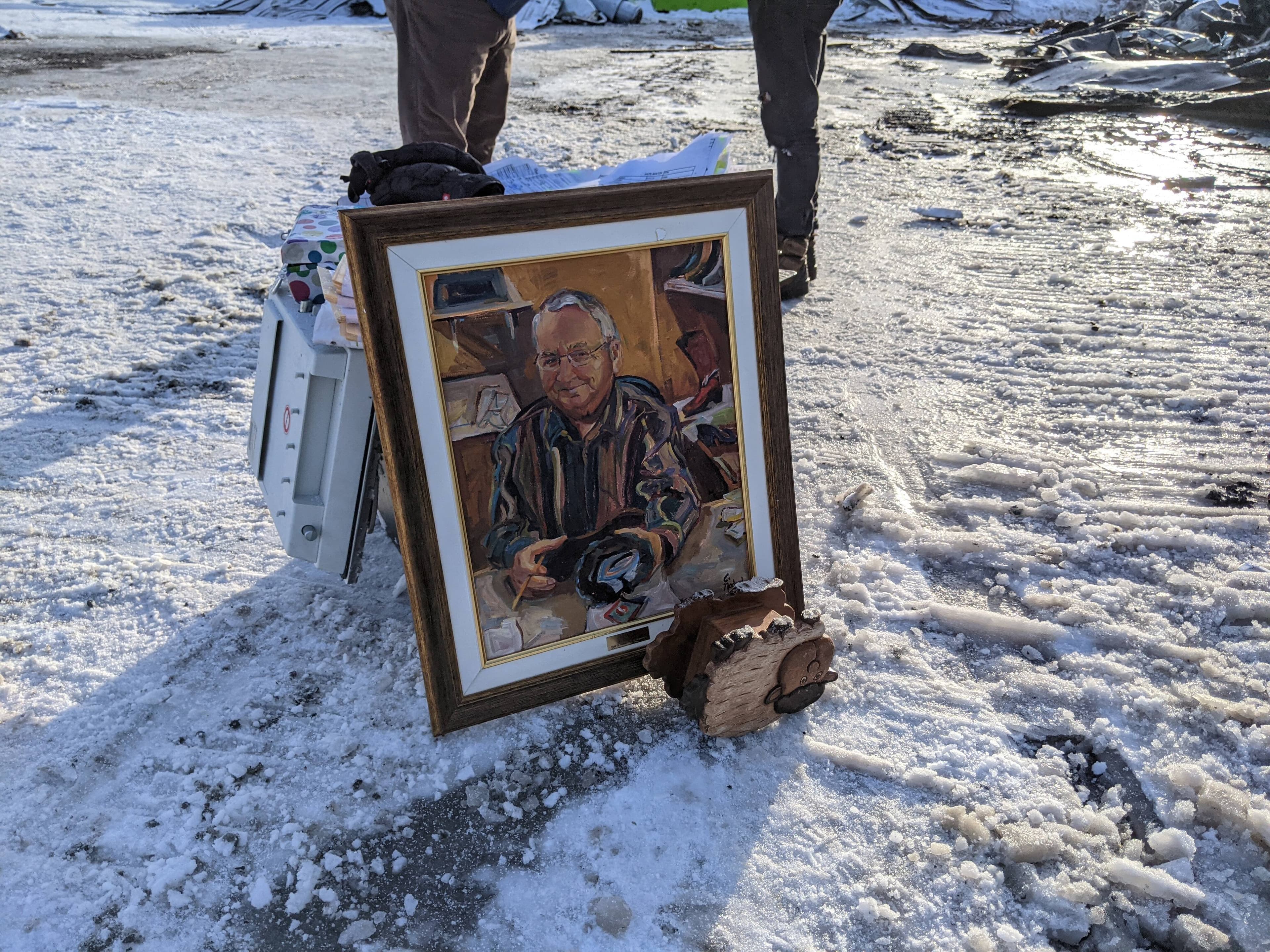 Le portrait de Roger Bergeron, le père de la fondatrice aujourd’hui décédé, a pu être sauvé des flammes.
