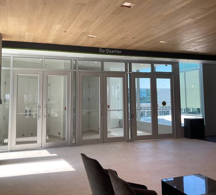 Ces portes mèneront bientôt au REM.