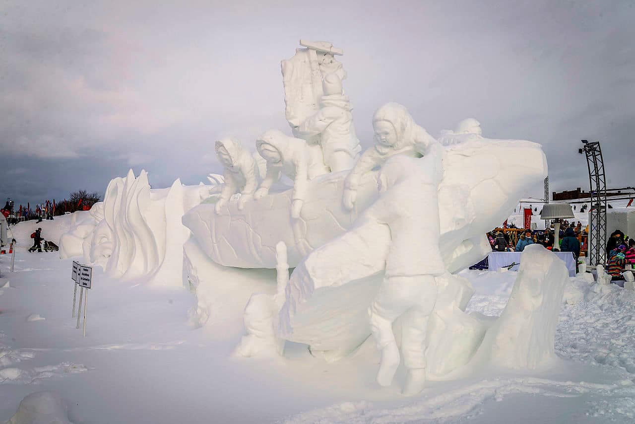 Sculpture de neige au Carnaval de Québec, février 2014.