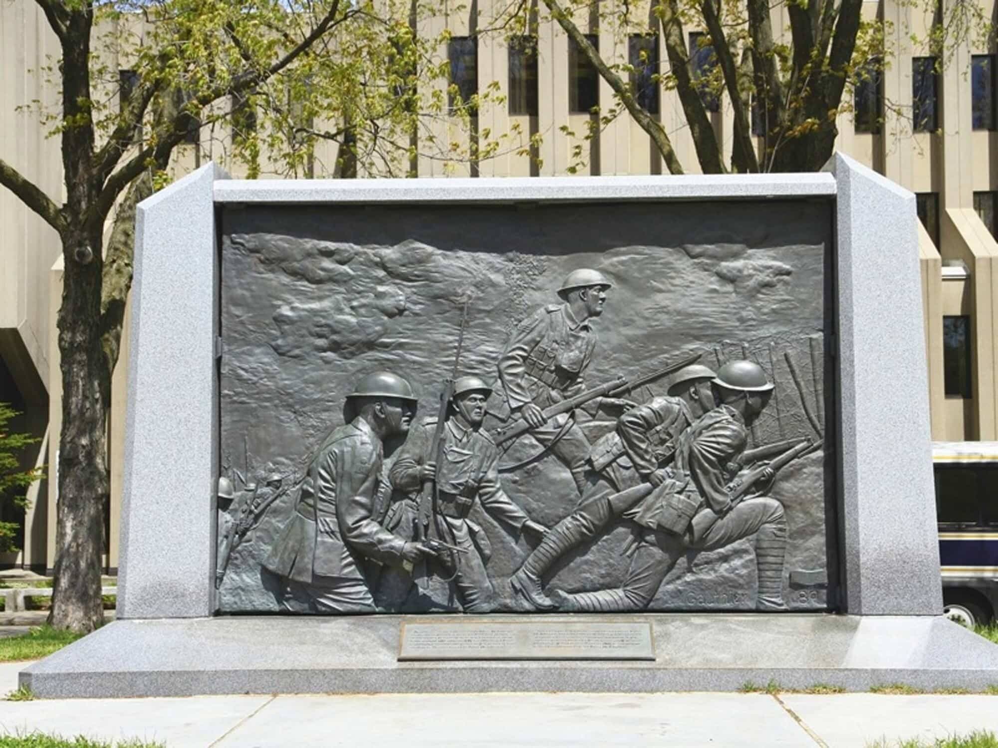 Monument «Je me souviens», à la mémoire des soldats du Royal 22ᵉ Régiment morts au champ d’honneur.