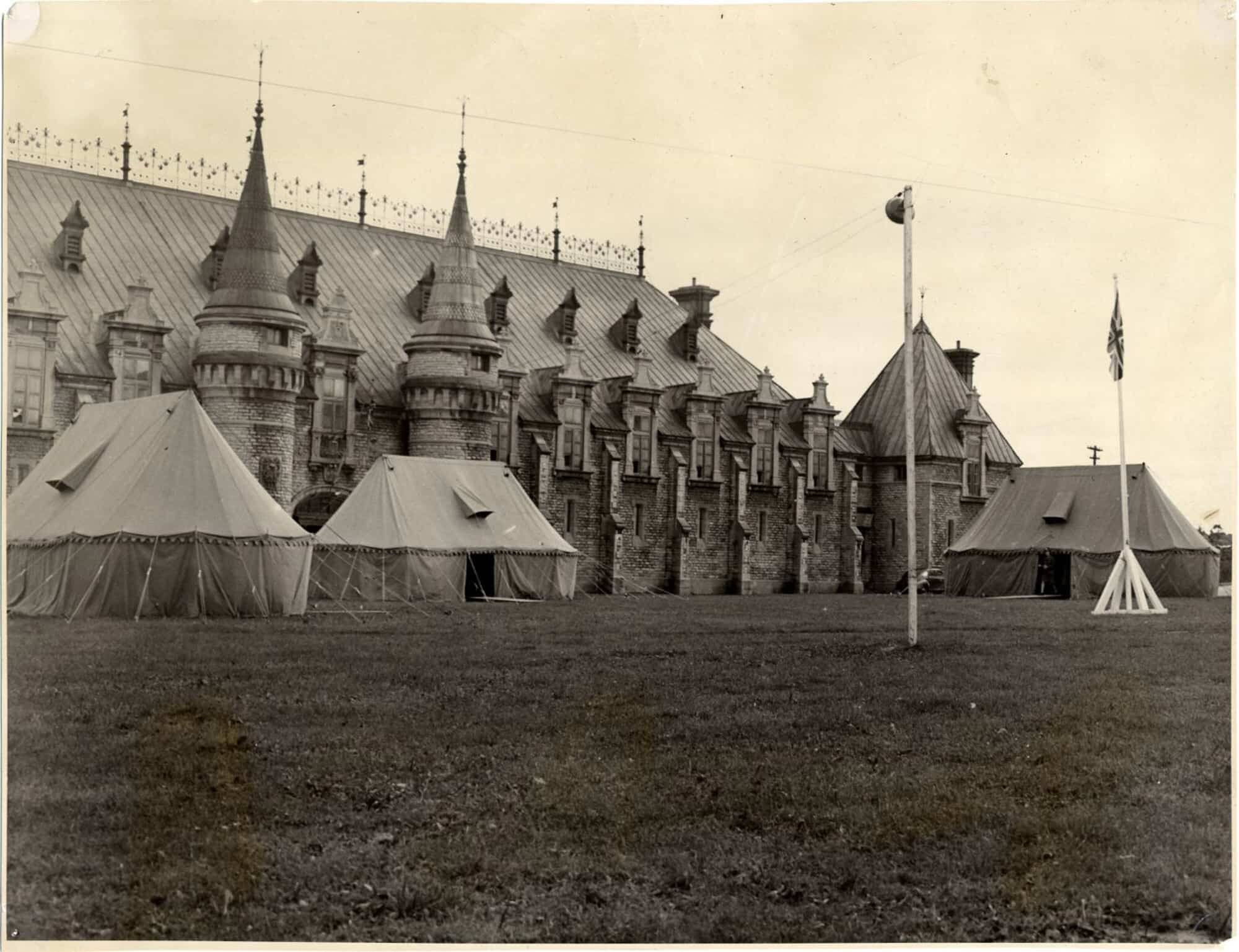 Manège militaire vers 1940.