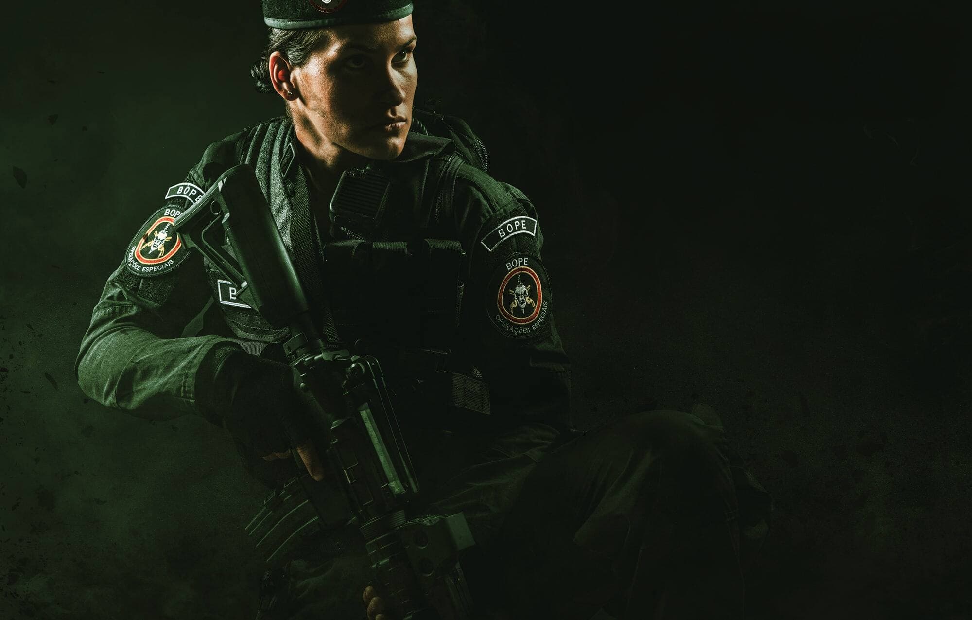 Mimi participe souvent à des jeux vidéos, comme dans le jeu d’Ubisoft Rainbow Six Siege.