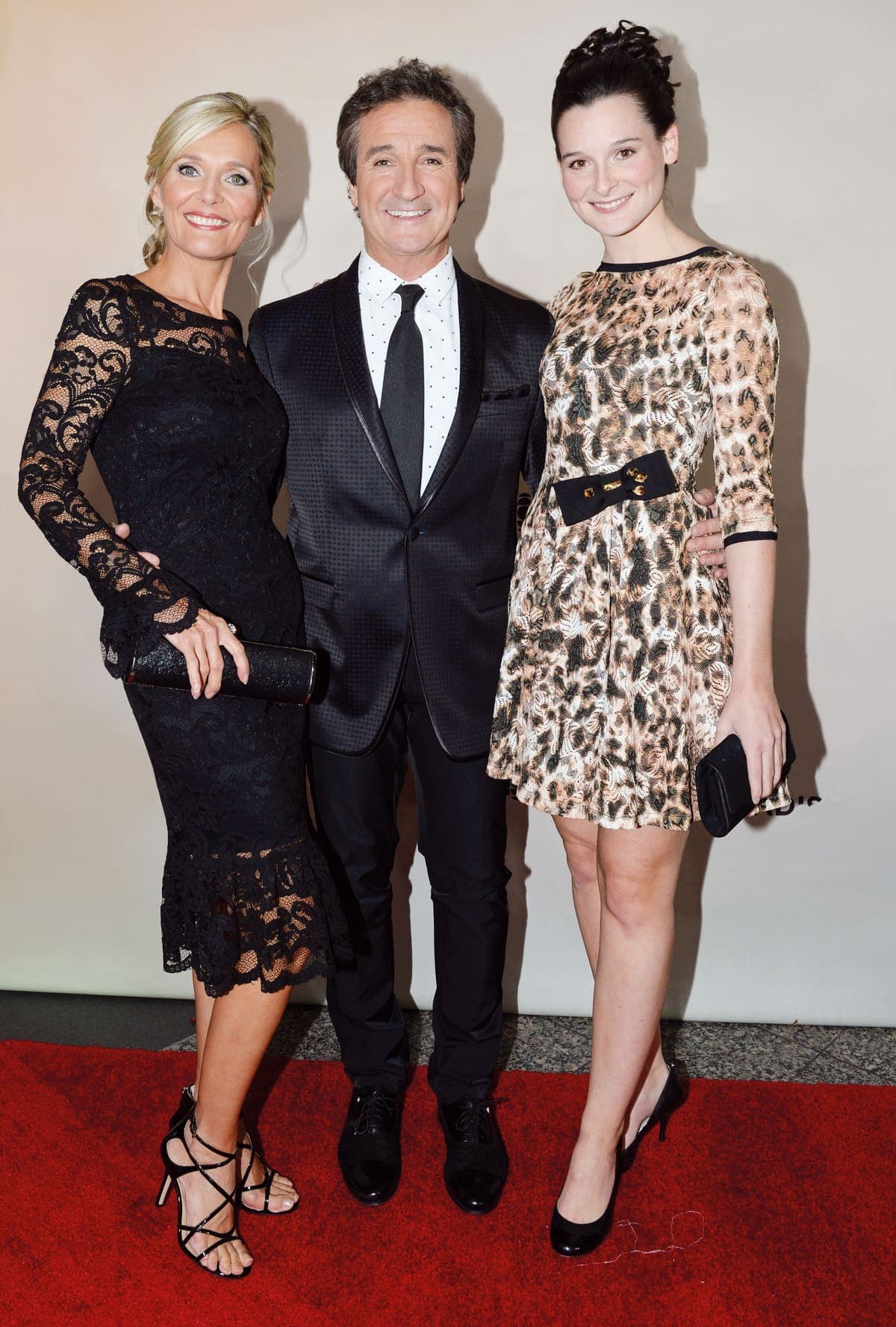 René, accompagné de sa femme, Marie-Josée Taillefer, et de leur fille, Rosalie, au Gala de l’ADISQ, en 2018.