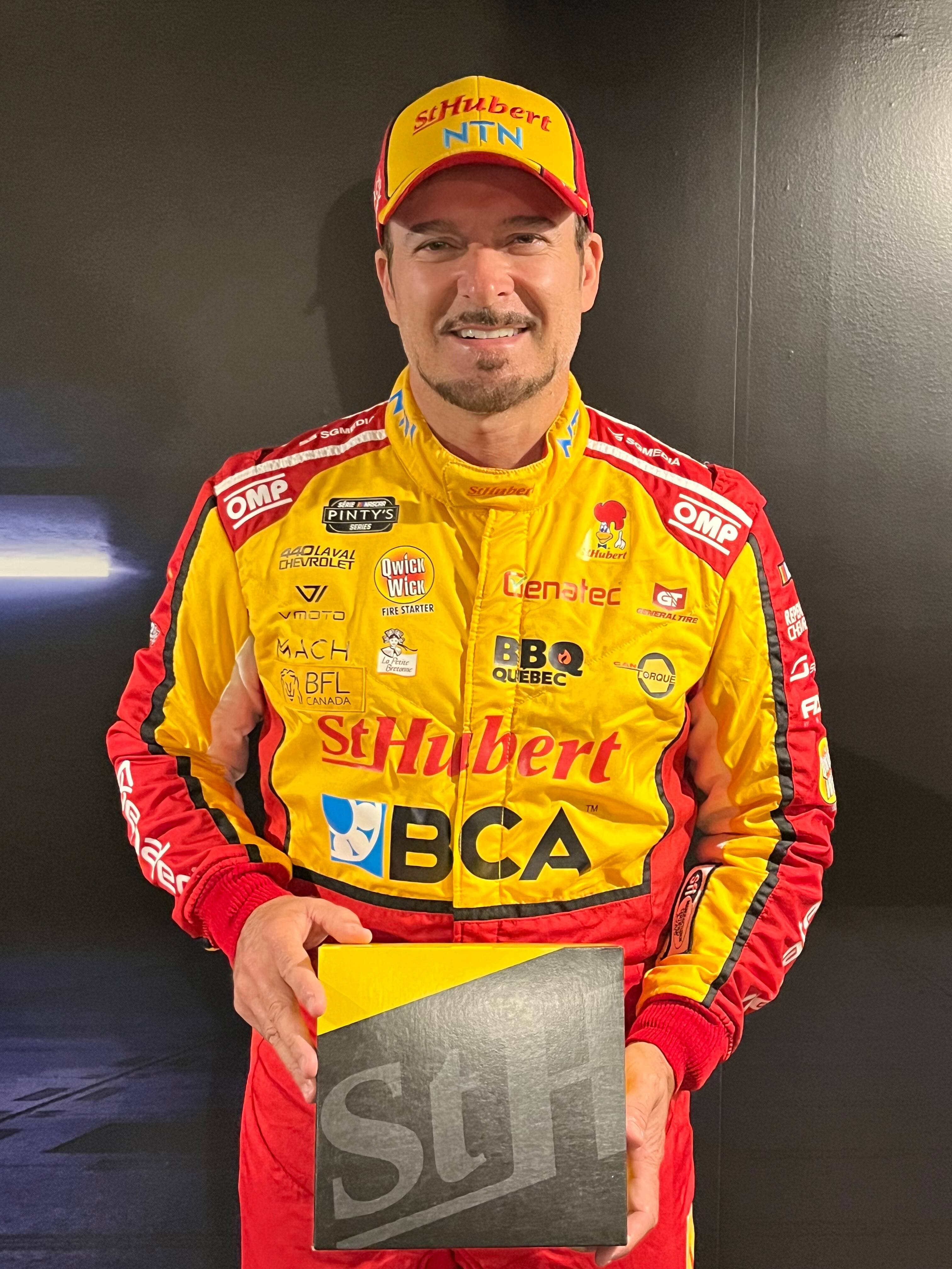 Le pilote québécois Alexandre Tagliani portera fièrement les couleurs des Rôtisseries Saint-Hubert en fin de semaine à Trois-Rivières.
