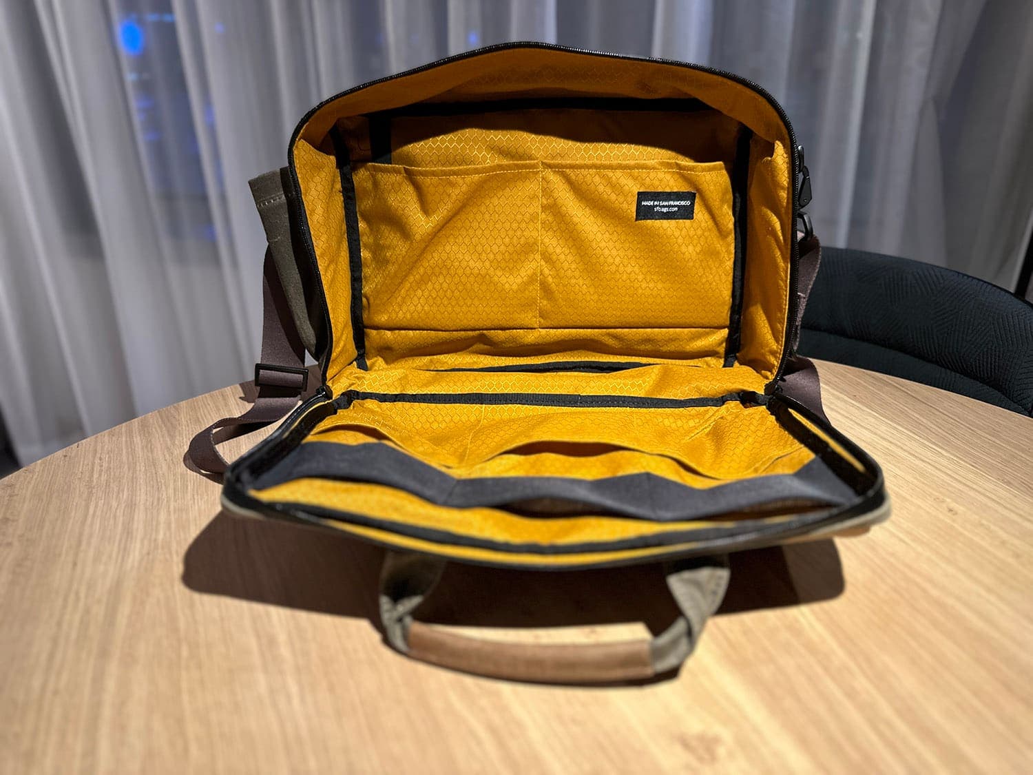 Le sac de Waterfield est superbe, tant à l’intérieur qu’à l’extérieur.