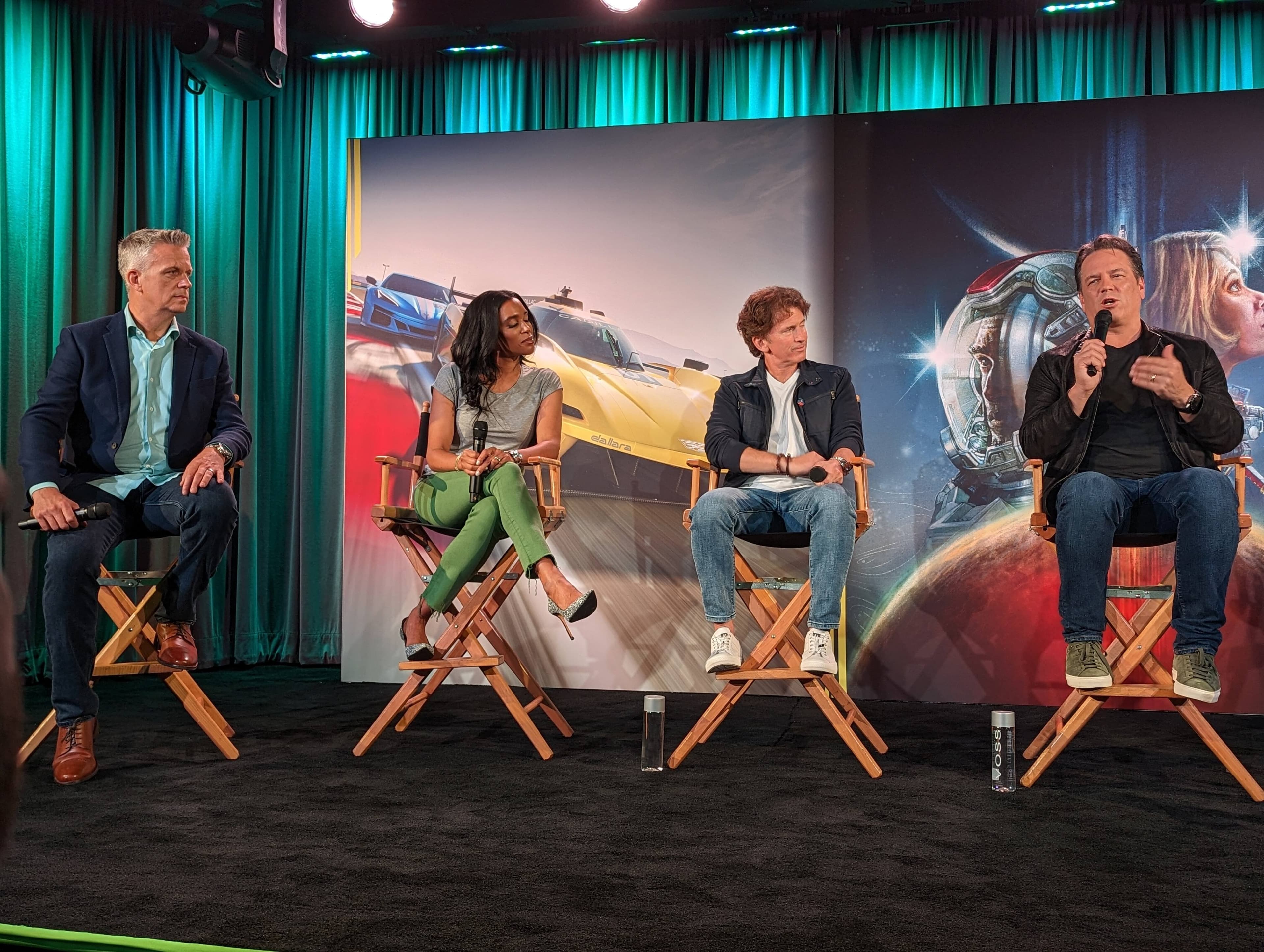 Matt Booty, Sarah Bond, Todd Howard et Phil Spencer de Xbox.