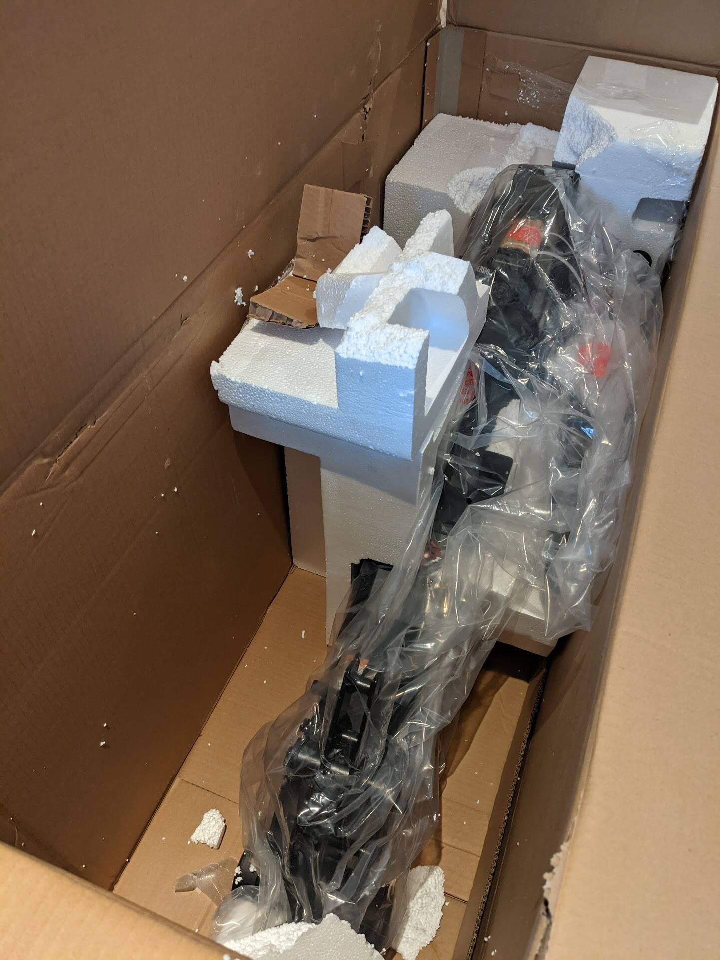 Avertissement : assembler l’Echelon Smart Rower risque de provoquer quelques sacres.