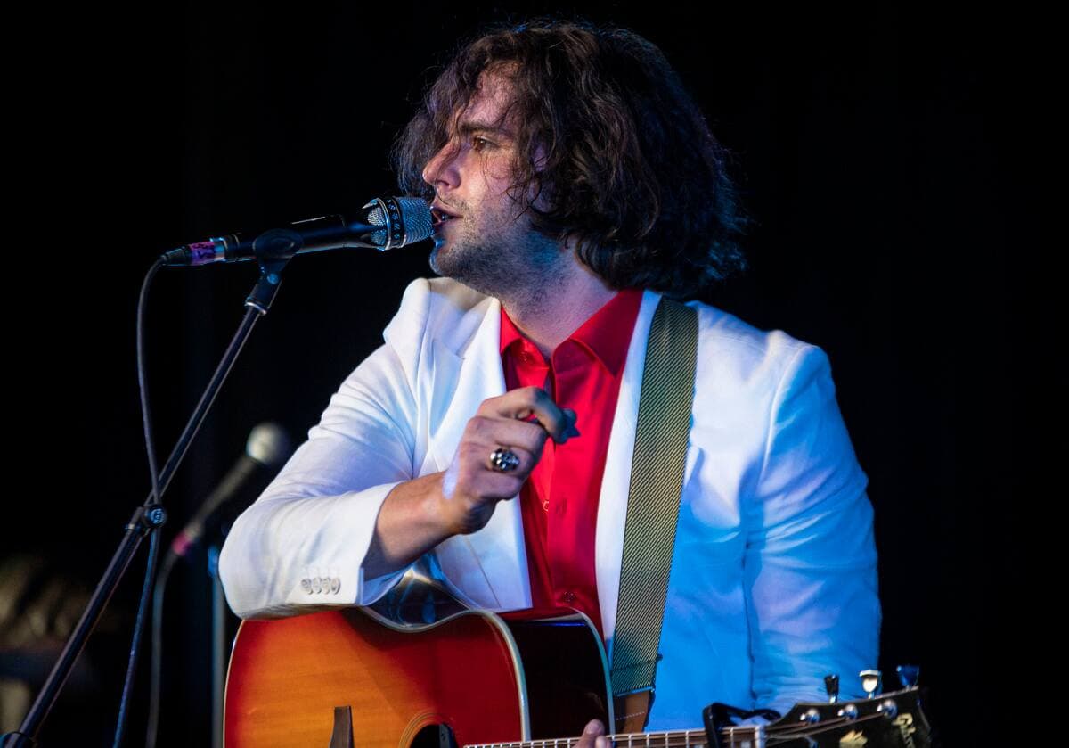 Alex Burger en spectacle en 2022 aux Francos.