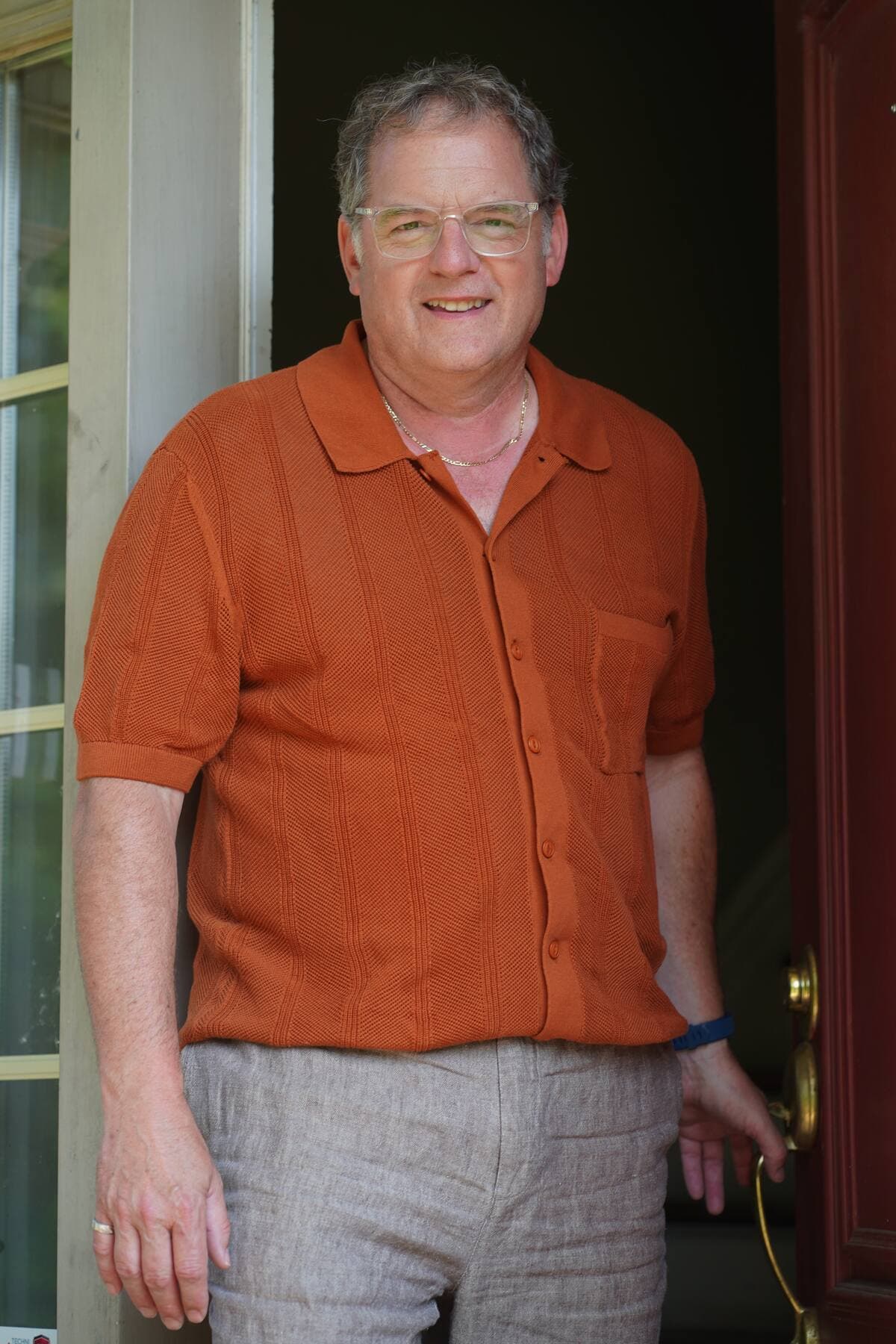 Le personnage de Denis, interprété par Paul Doucet, prend plus de place dans les intrigues.