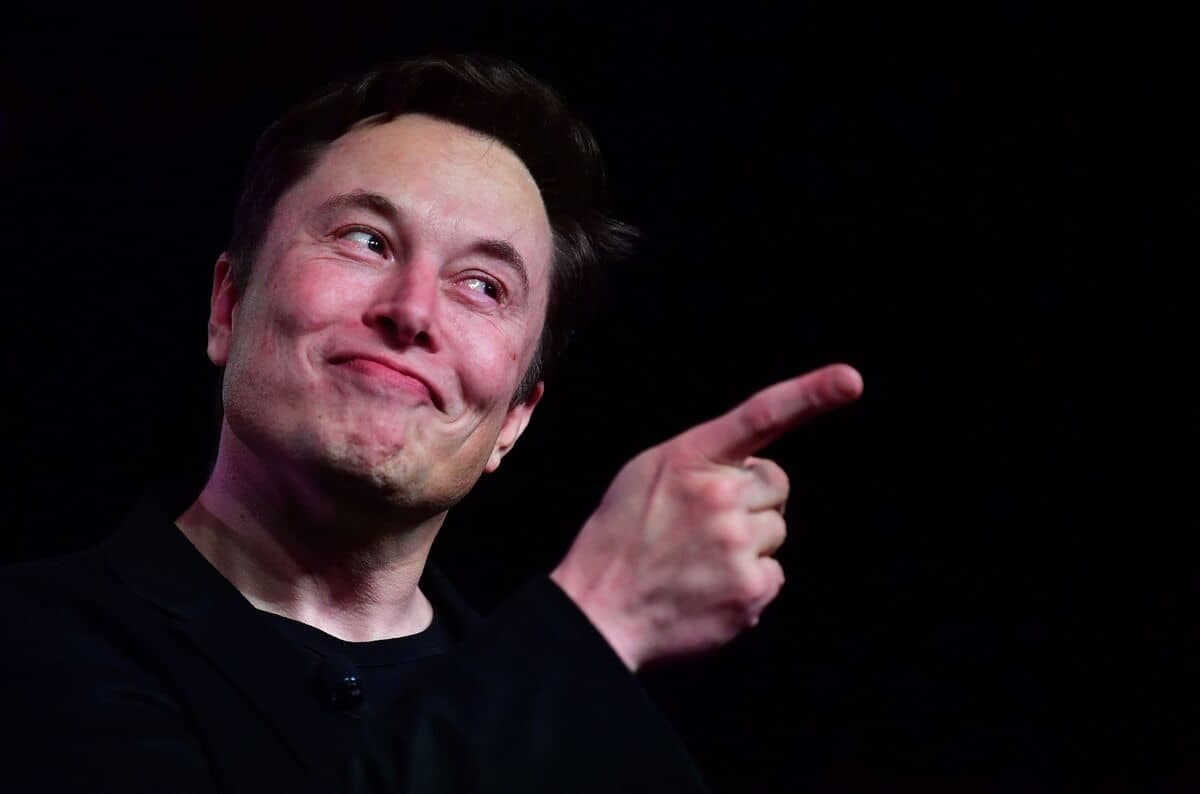 À son premier jour à la tête de Twitter, Elon Musk a ordonné le retour au travail en présentiel pour l'ensemble des employés du réseau social.