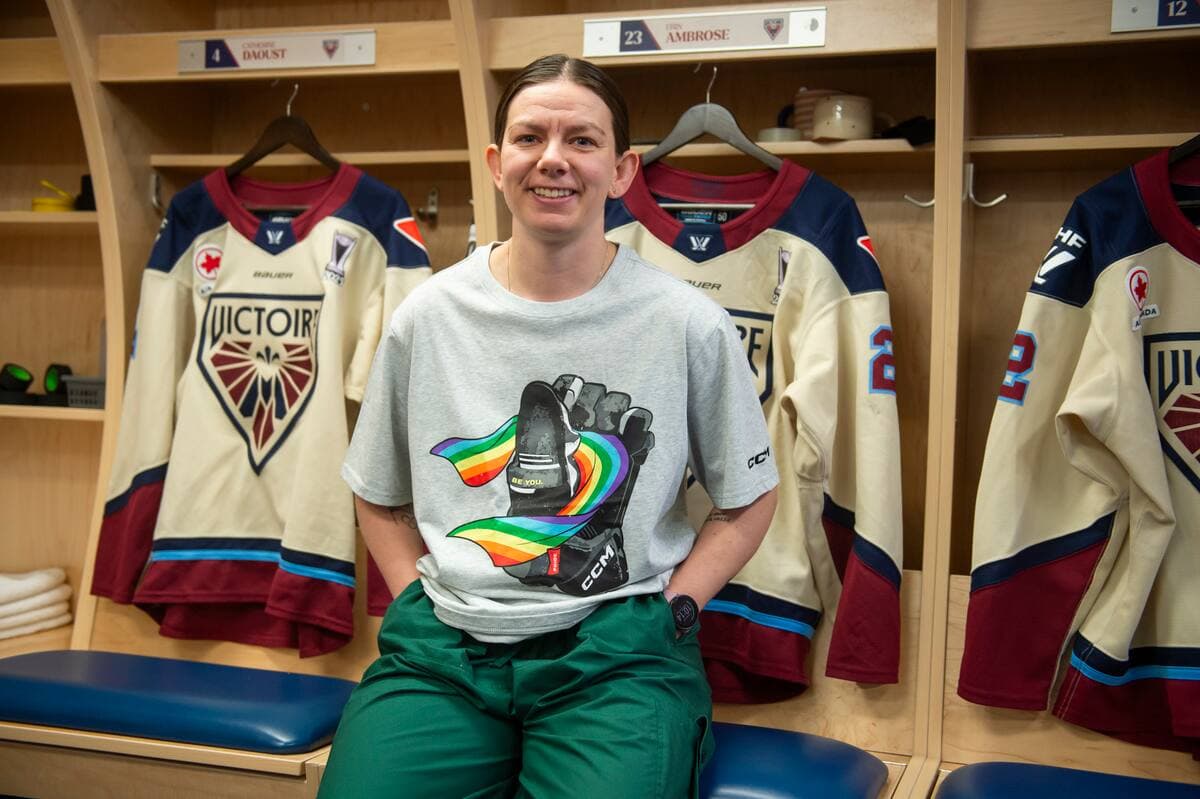 Erin Ambrose, dans le vestiaire de la Victoire de Montréal, à l’Auditorium de Verdun, le 20 mai dernier, à l’occasion du bilan de fin de saison.