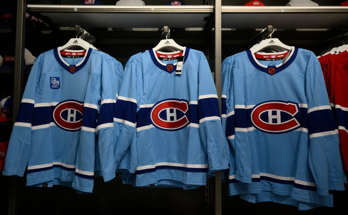 Le chandail rétro du Canadien a été fort prisé par les partisans du Canadien, mardi, au Centre Bell.