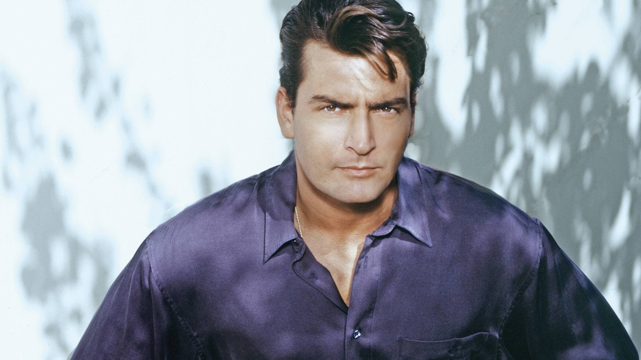 À ses débuts, grâce à sa belle gueule, l’acteur, ici en 1987, jouait les jeunes premiers.