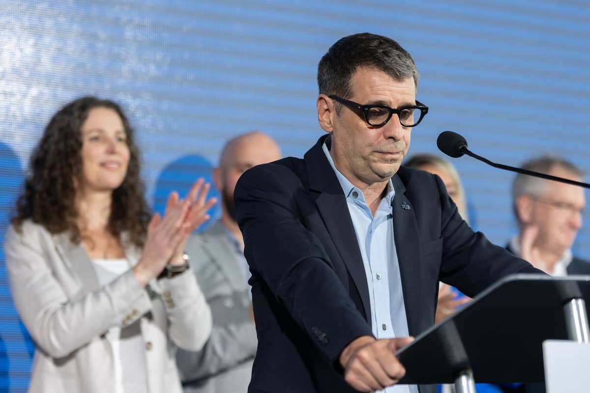 Éric Duhaime, lors du lancement de la campagne du parti conservateur, au Complexe Capitale Hélicoptère, dimanche dernier.
