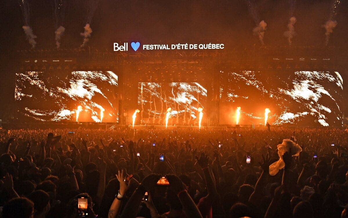 Les festivaliers devront débourser 15 $ de plus pour assister aux concerts du Festival d'été, du 3 au 13 juillet 2025.
